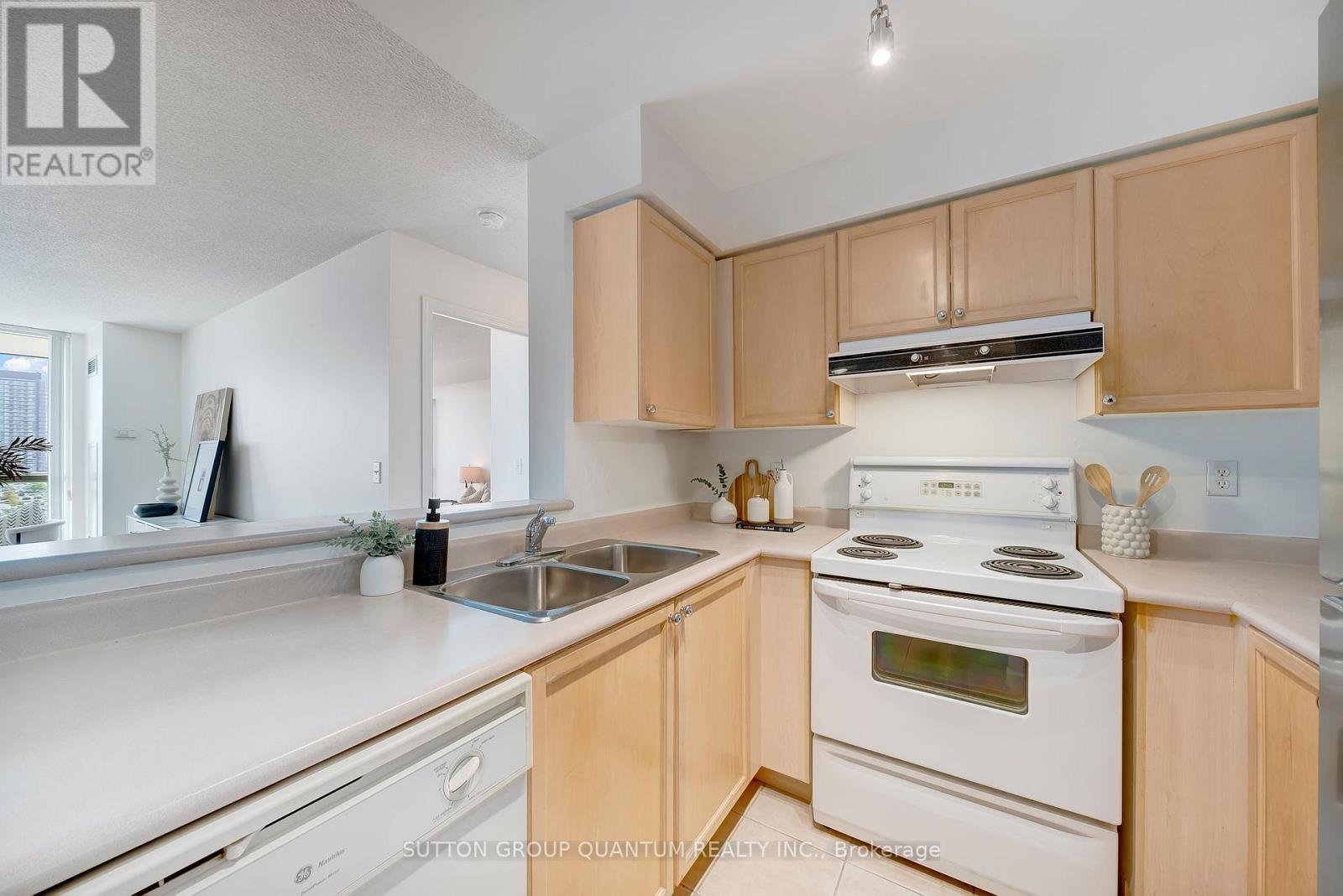 703 - 2585 Erin Centre Blvd. Boulevard, Mississauga (Central Erin Mills), Ontario  L5M 6Z7 - Photo 5 - W12389851