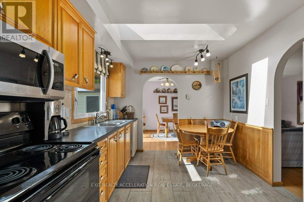 38 Thorncliffe Drive, Belleville, Ontario  K8P 4L4 - Photo 11 - X12389889