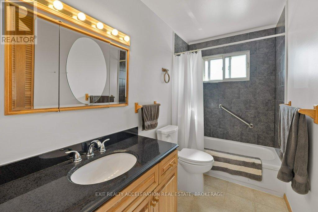 38 Thorncliffe Drive, Belleville, Ontario  K8P 4L4 - Photo 13 - X12389889