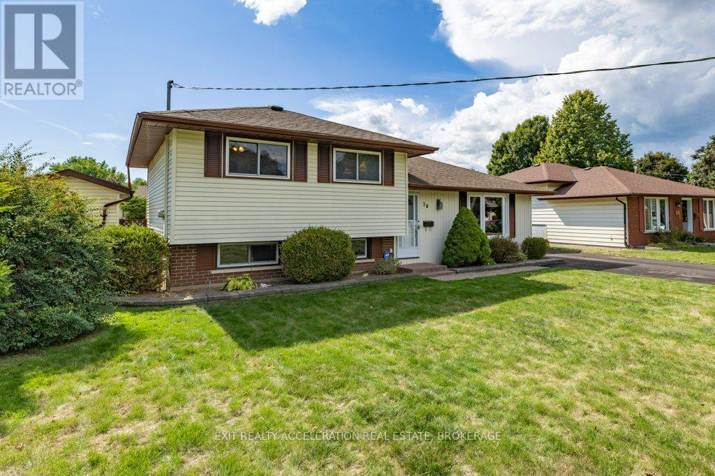 38 Thorncliffe Drive, Belleville, Ontario  K8P 4L4 - Photo 2 - X12389889
