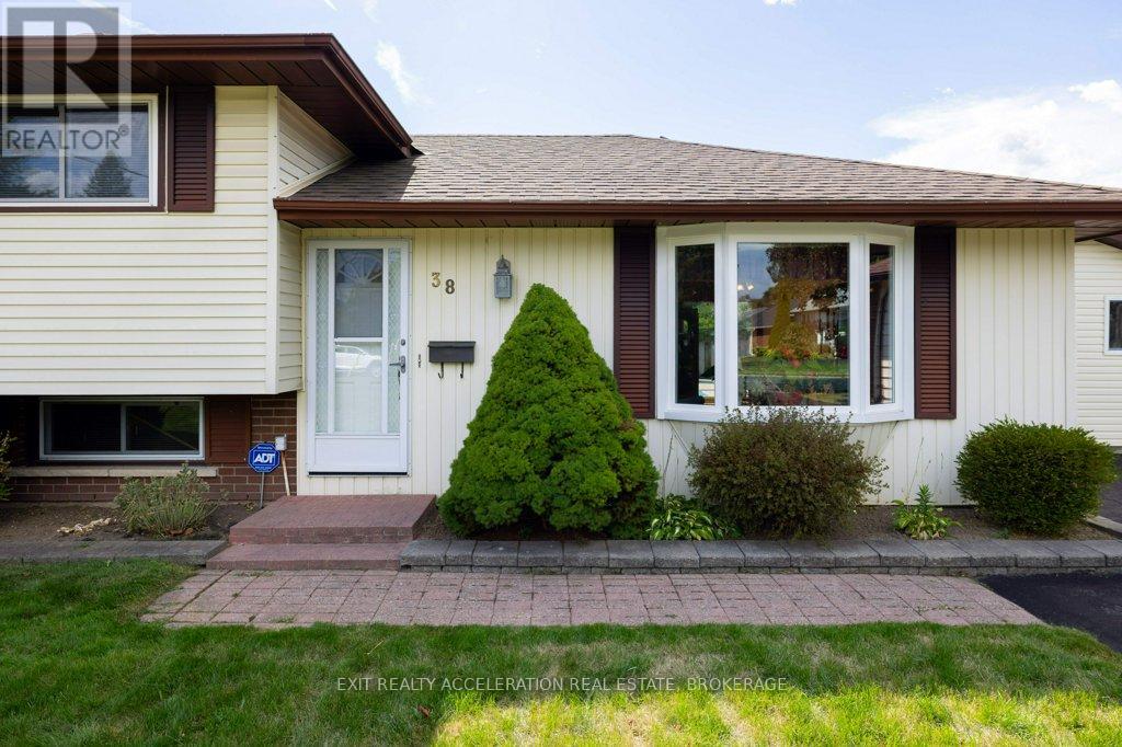 38 Thorncliffe Drive, Belleville, Ontario  K8P 4L4 - Photo 4 - X12389889