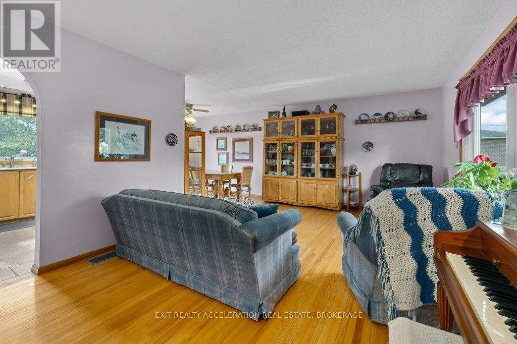 38 Thorncliffe Drive, Belleville, Ontario  K8P 4L4 - Photo 6 - X12389889