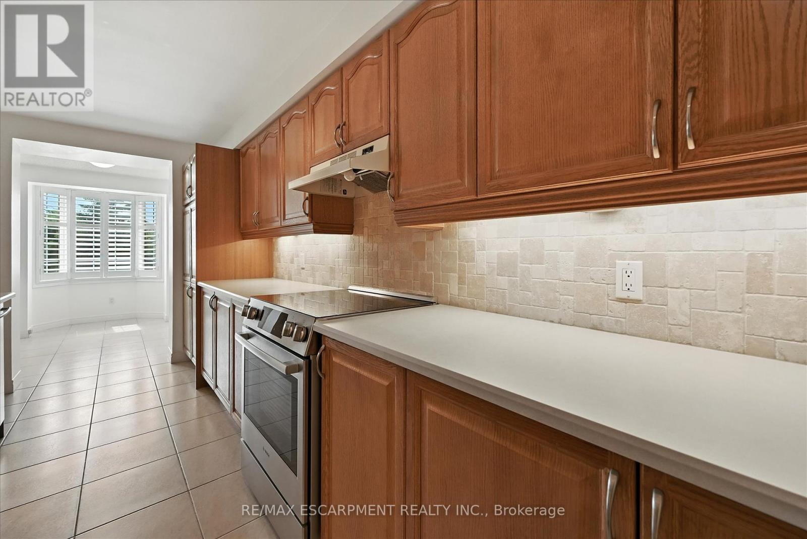 204 - 990 Golf Links Road, Hamilton, Ontario  L9K 1J8 - Photo 12 - X12389784