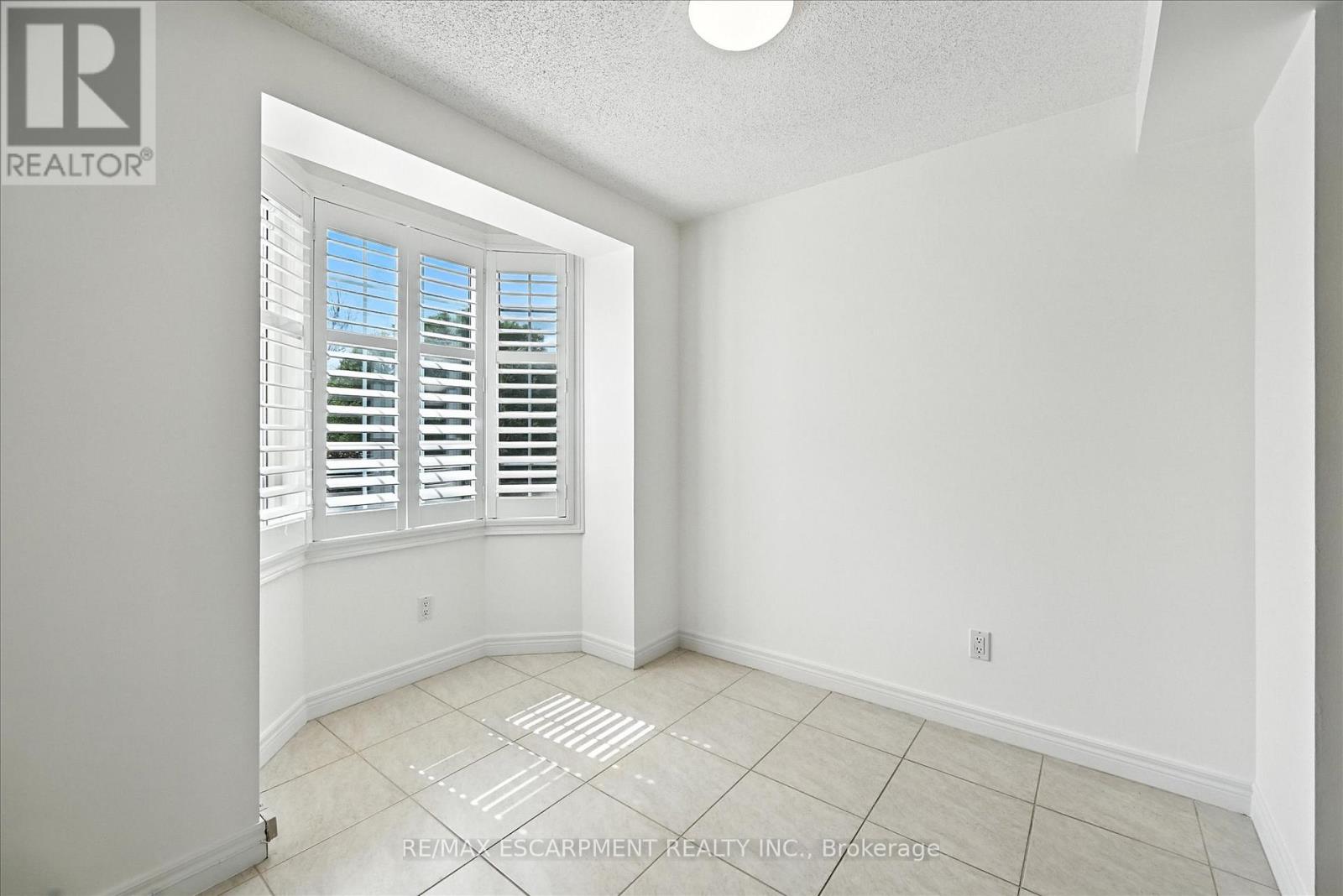 204 - 990 Golf Links Road, Hamilton, Ontario  L9K 1J8 - Photo 17 - X12389784