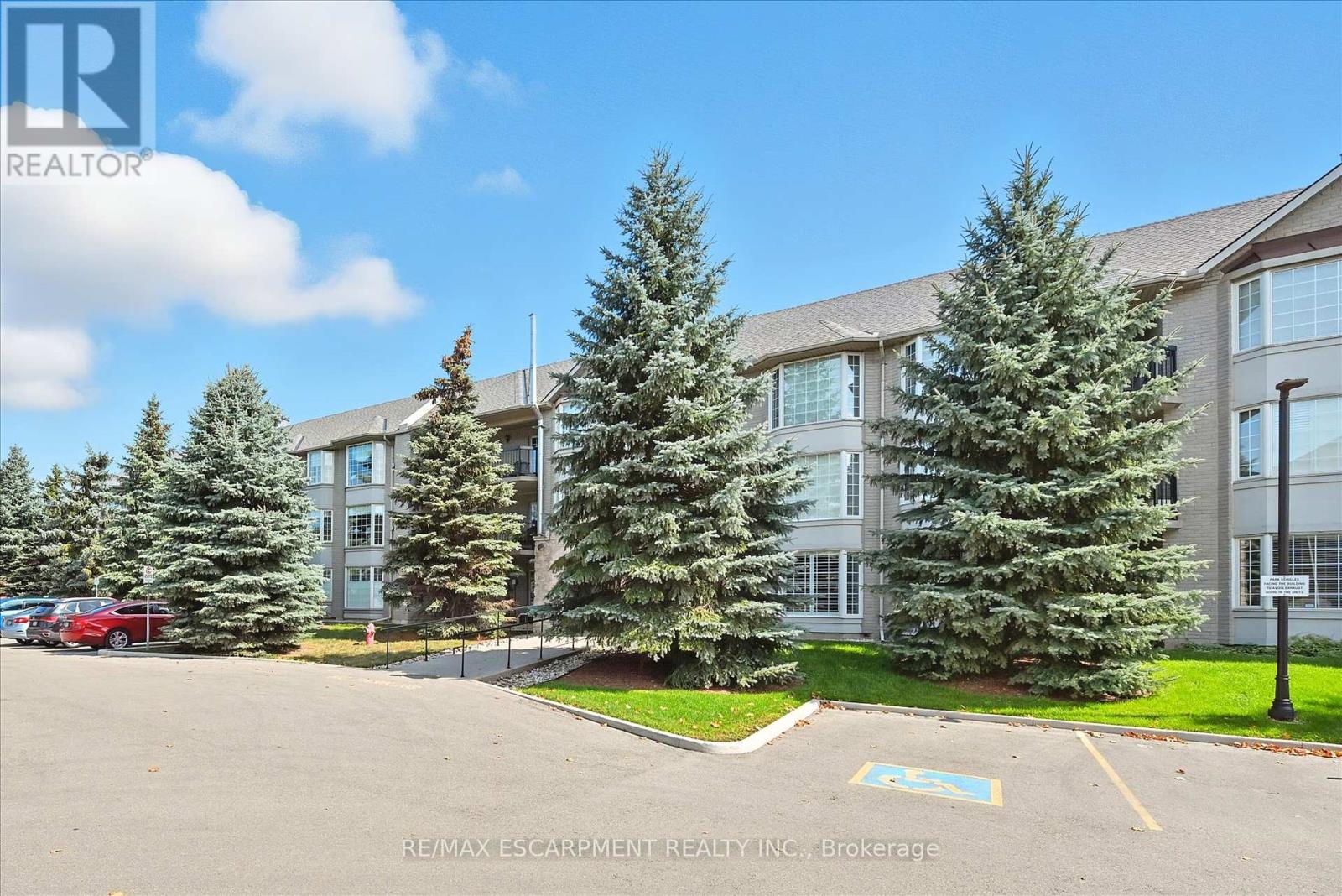 204 - 990 Golf Links Road, Hamilton, Ontario  L9K 1J8 - Photo 2 - X12389784