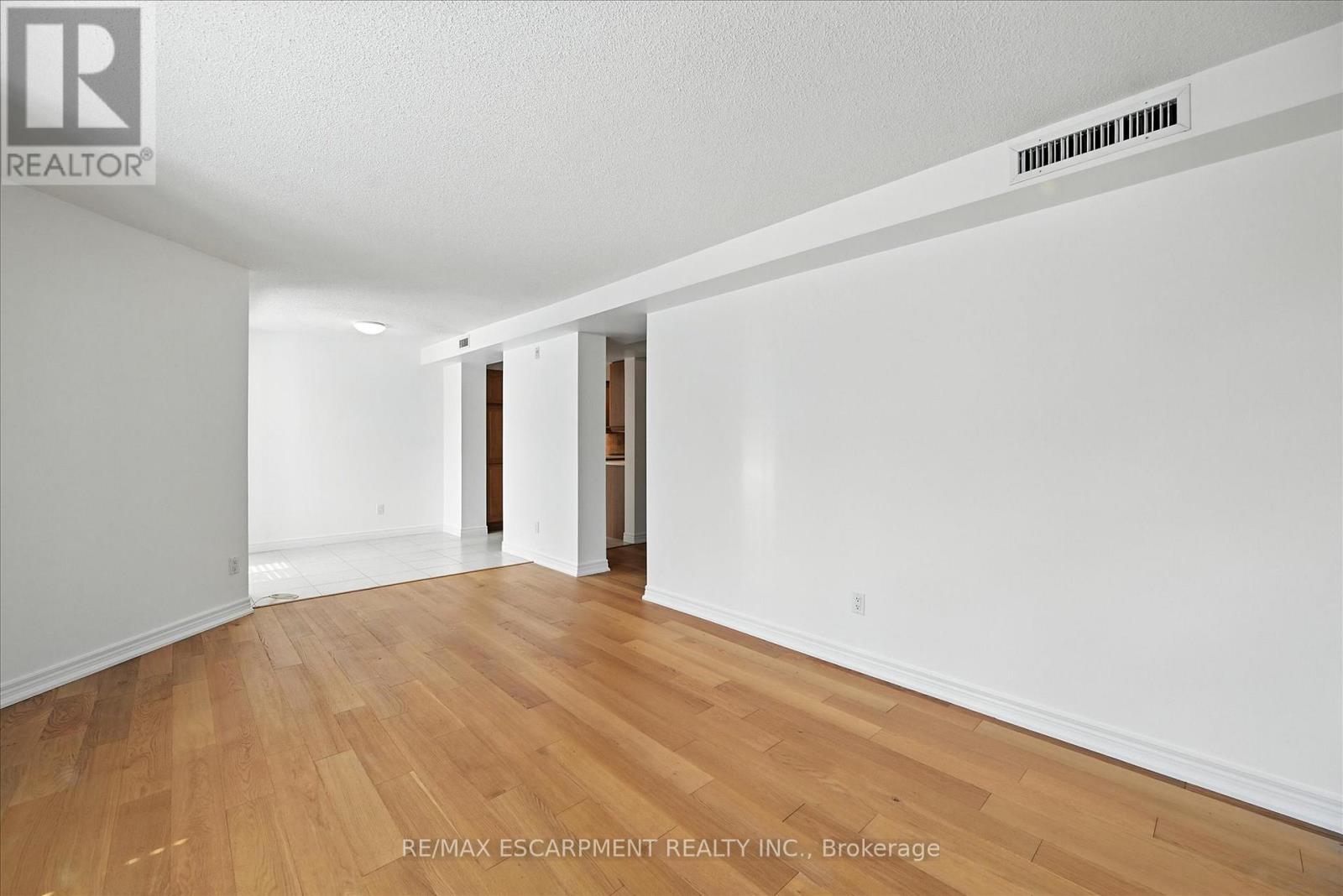 204 - 990 Golf Links Road, Hamilton, Ontario  L9K 1J8 - Photo 25 - X12389784