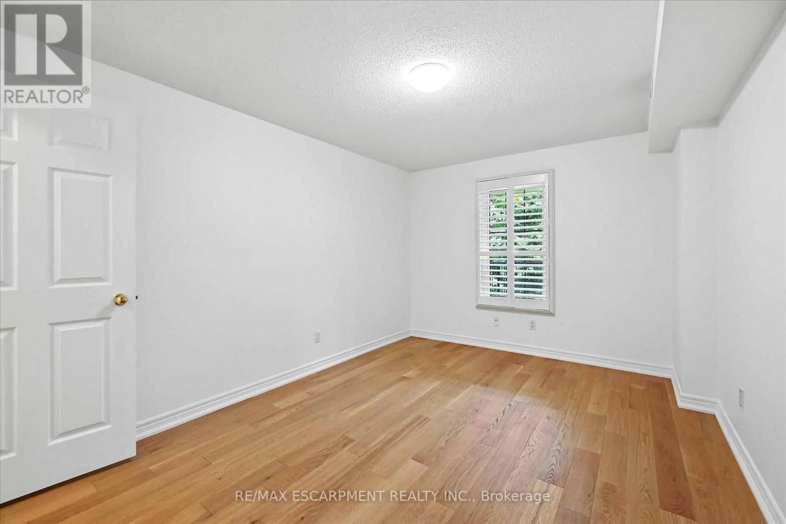 204 - 990 Golf Links Road, Hamilton, Ontario  L9K 1J8 - Photo 37 - X12389784