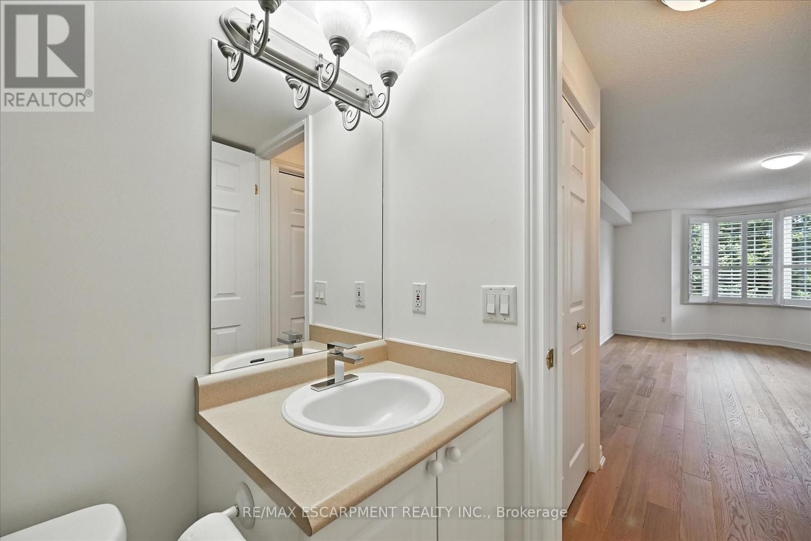 204 - 990 Golf Links Road, Hamilton, Ontario  L9K 1J8 - Photo 44 - X12389784