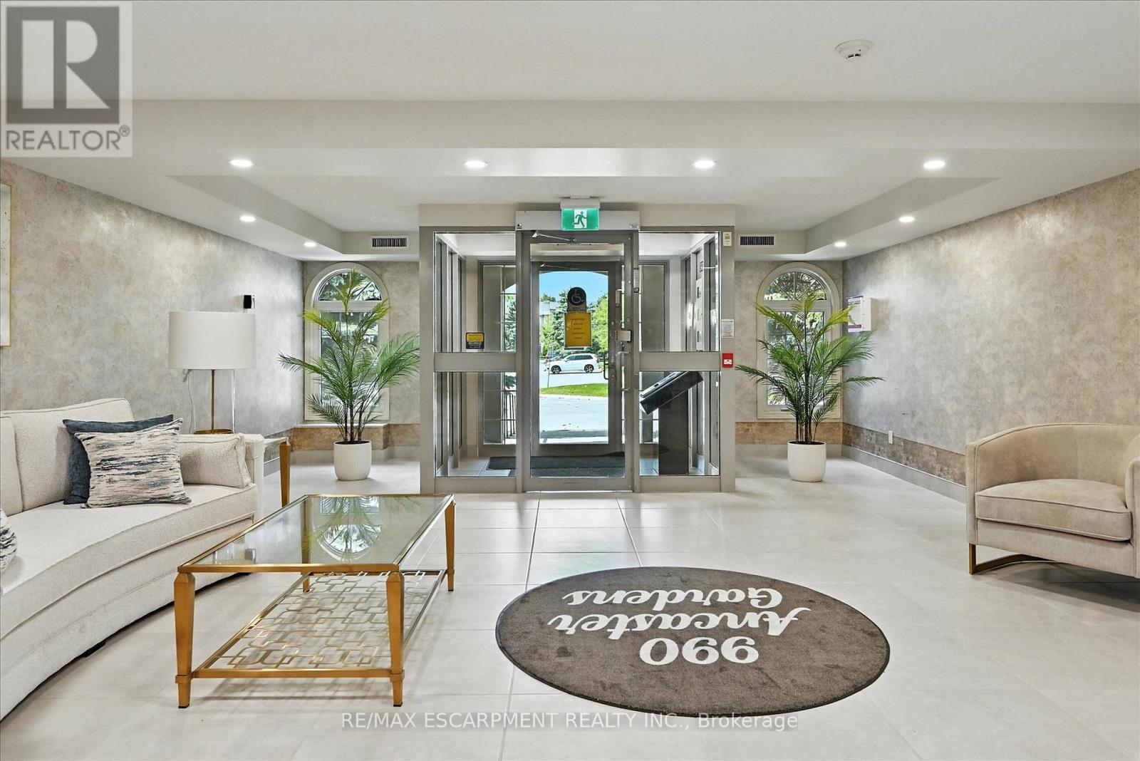 204 - 990 Golf Links Road, Hamilton, Ontario  L9K 1J8 - Photo 6 - X12389784