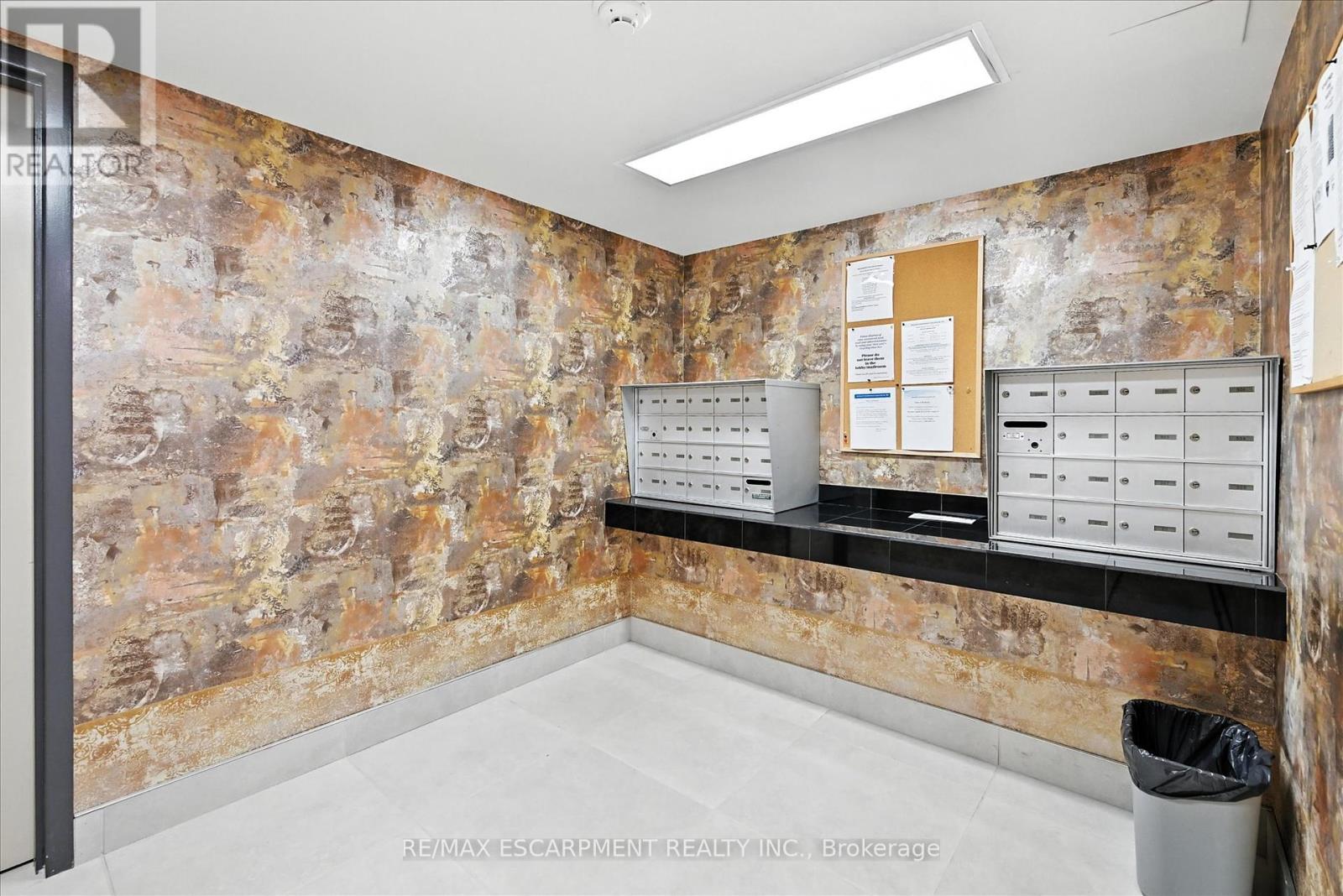 204 - 990 Golf Links Road, Hamilton, Ontario  L9K 1J8 - Photo 7 - X12389784