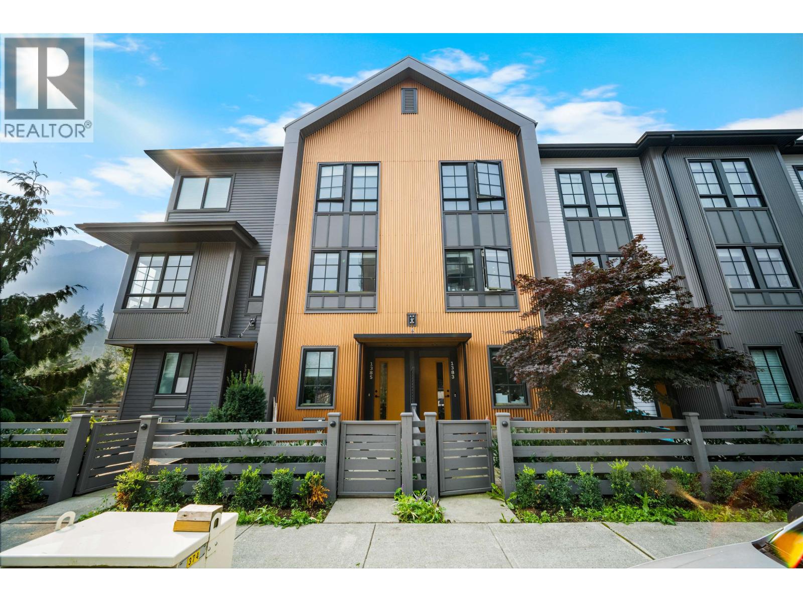 1385 MARINASIDE PLACE, Squamish, British Columbia