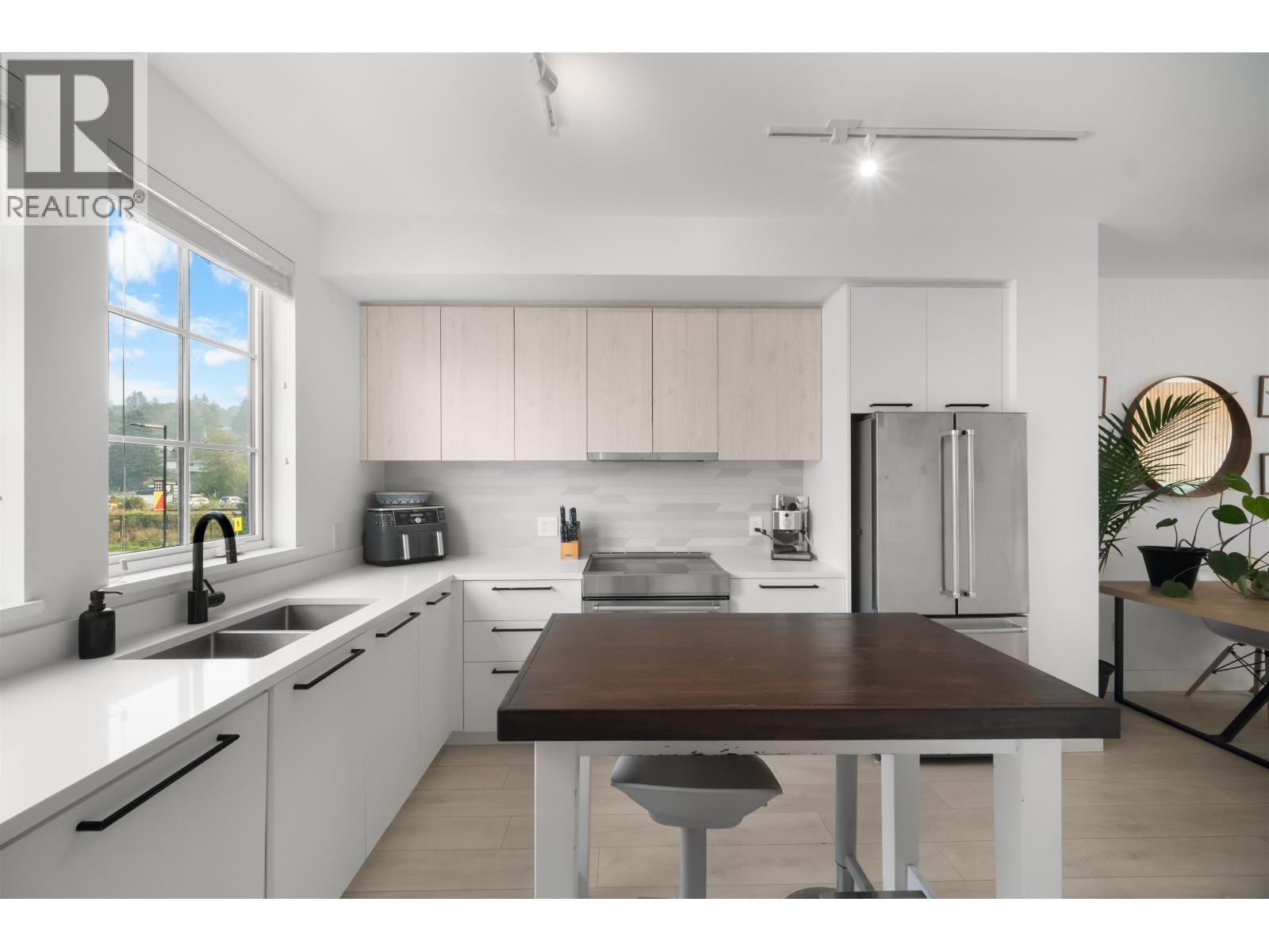 1385 Marinaside Place, Squamish, British Columbia  V8B 1A8 - Photo 11 - R3045014