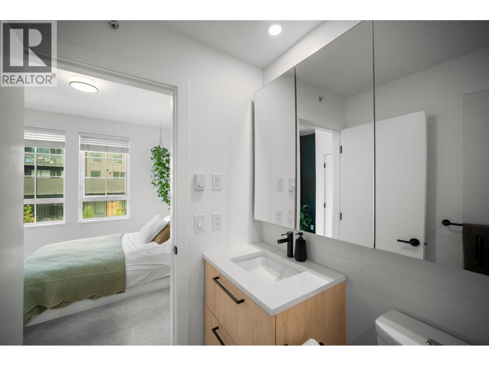 1385 Marinaside Place, Squamish, British Columbia  V8B 1A8 - Photo 17 - R3045014