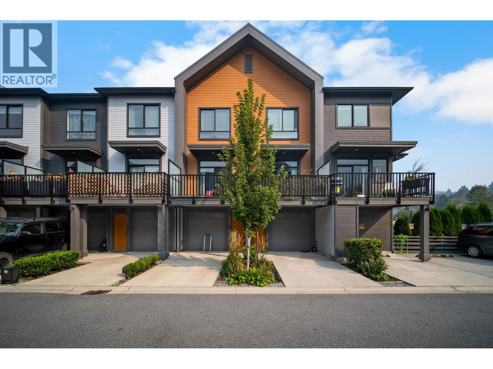 1385 Marinaside Place, Squamish, British Columbia  V8B 1A8 - Photo 3 - R3045014