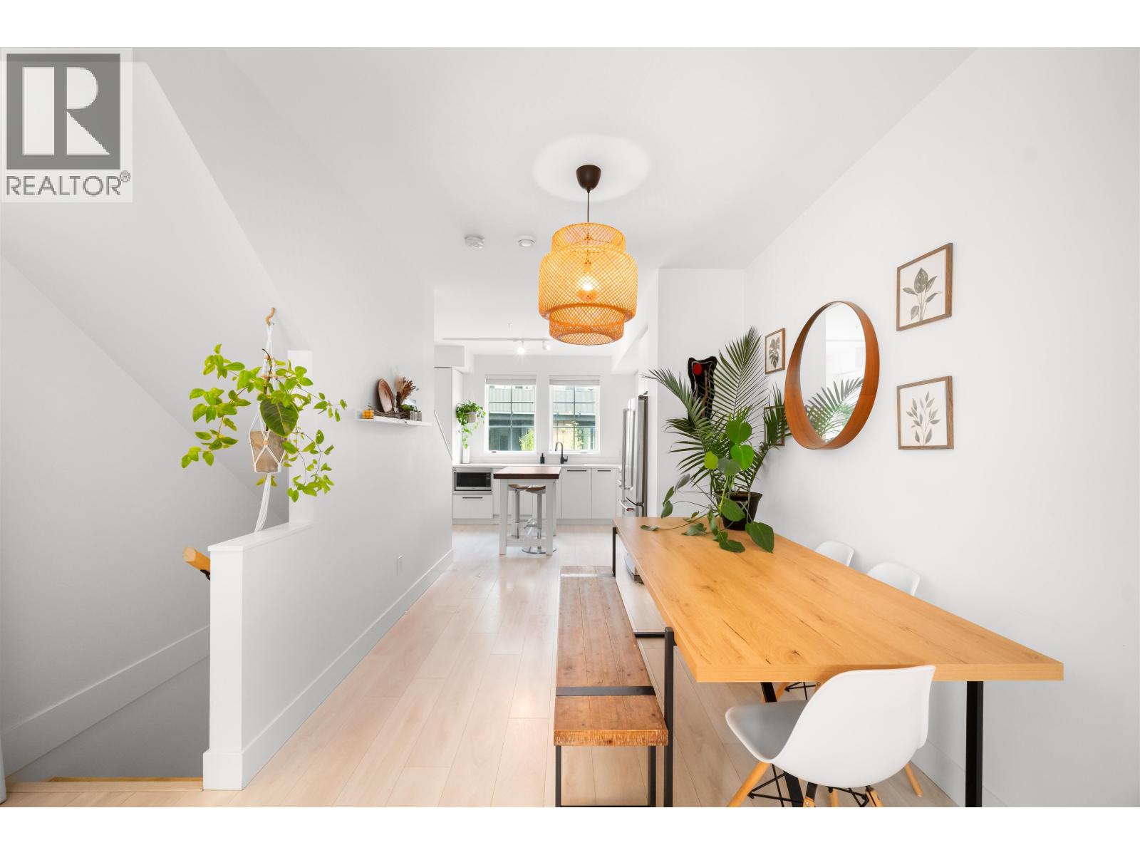 1385 Marinaside Place, Squamish, British Columbia  V8B 1A8 - Photo 8 - R3045014