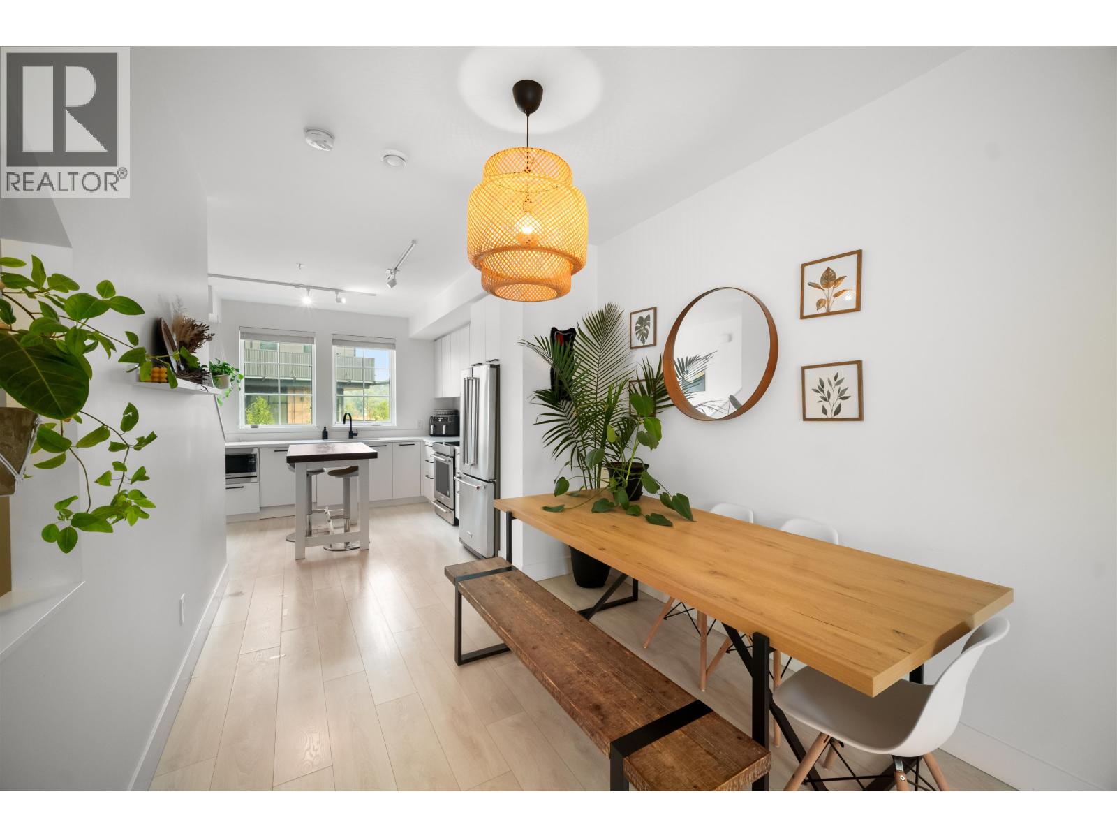 1385 Marinaside Place, Squamish, British Columbia  V8B 1A8 - Photo 9 - R3045014