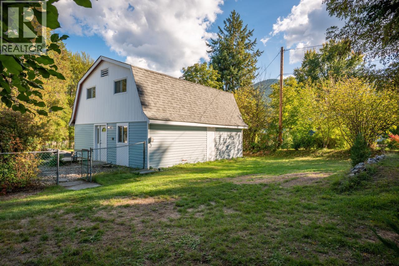 814 16th Avenue, Genelle, British Columbia  V0G 1G0 - Photo 12 - 10362122
