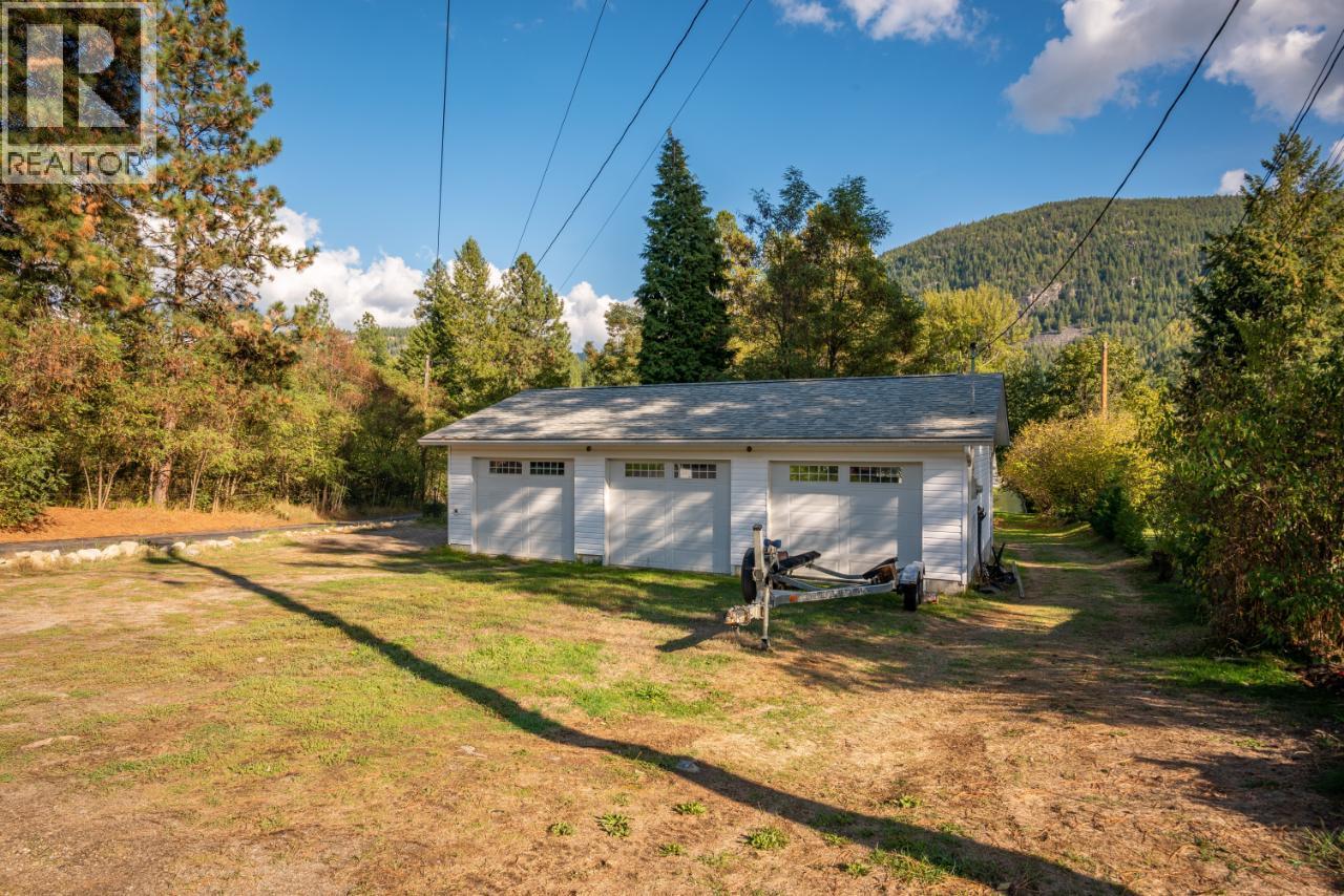 814 16th Avenue, Genelle, British Columbia  V0G 1G0 - Photo 13 - 10362122
