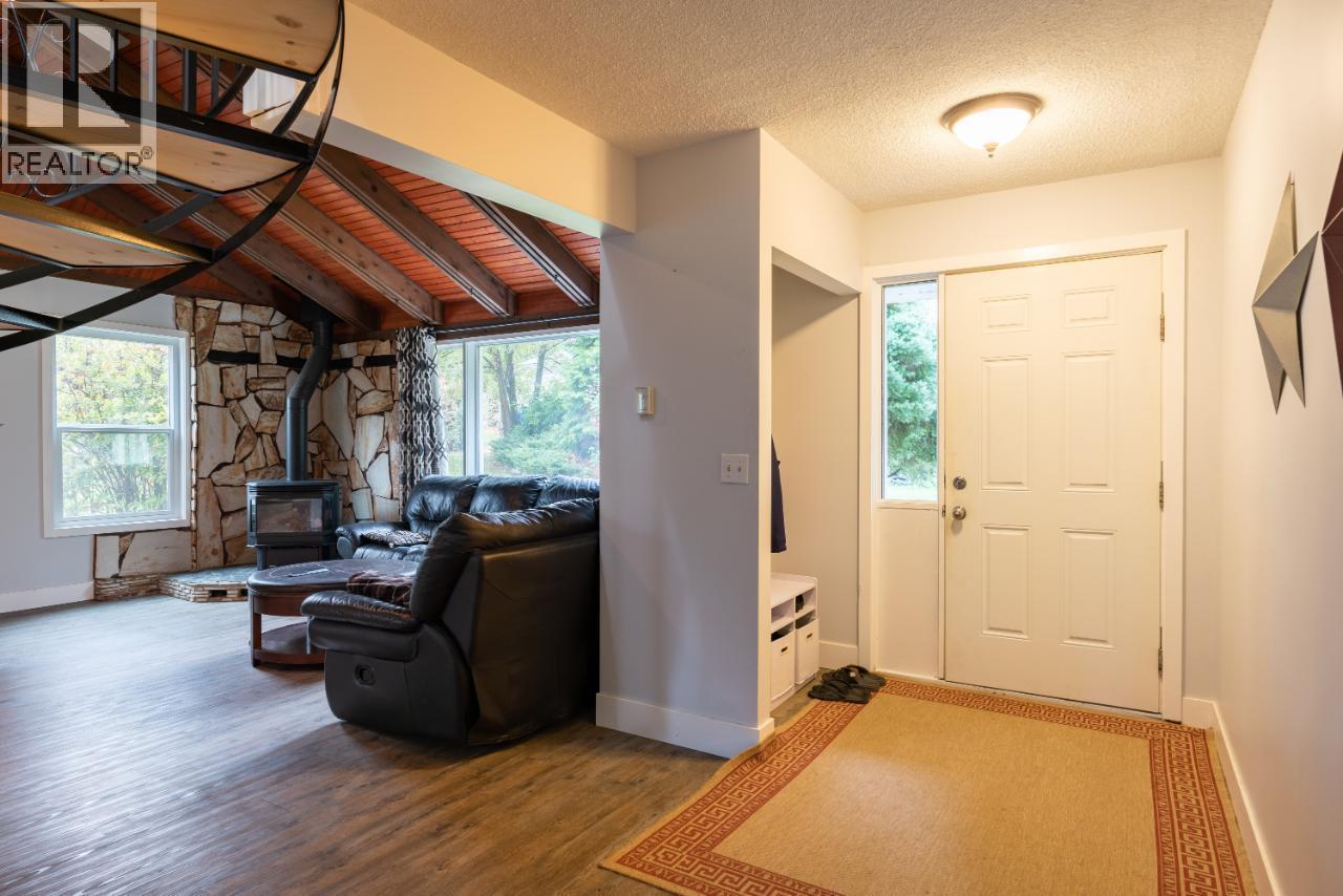 814 16th Avenue, Genelle, British Columbia  V0G 1G0 - Photo 14 - 10362122