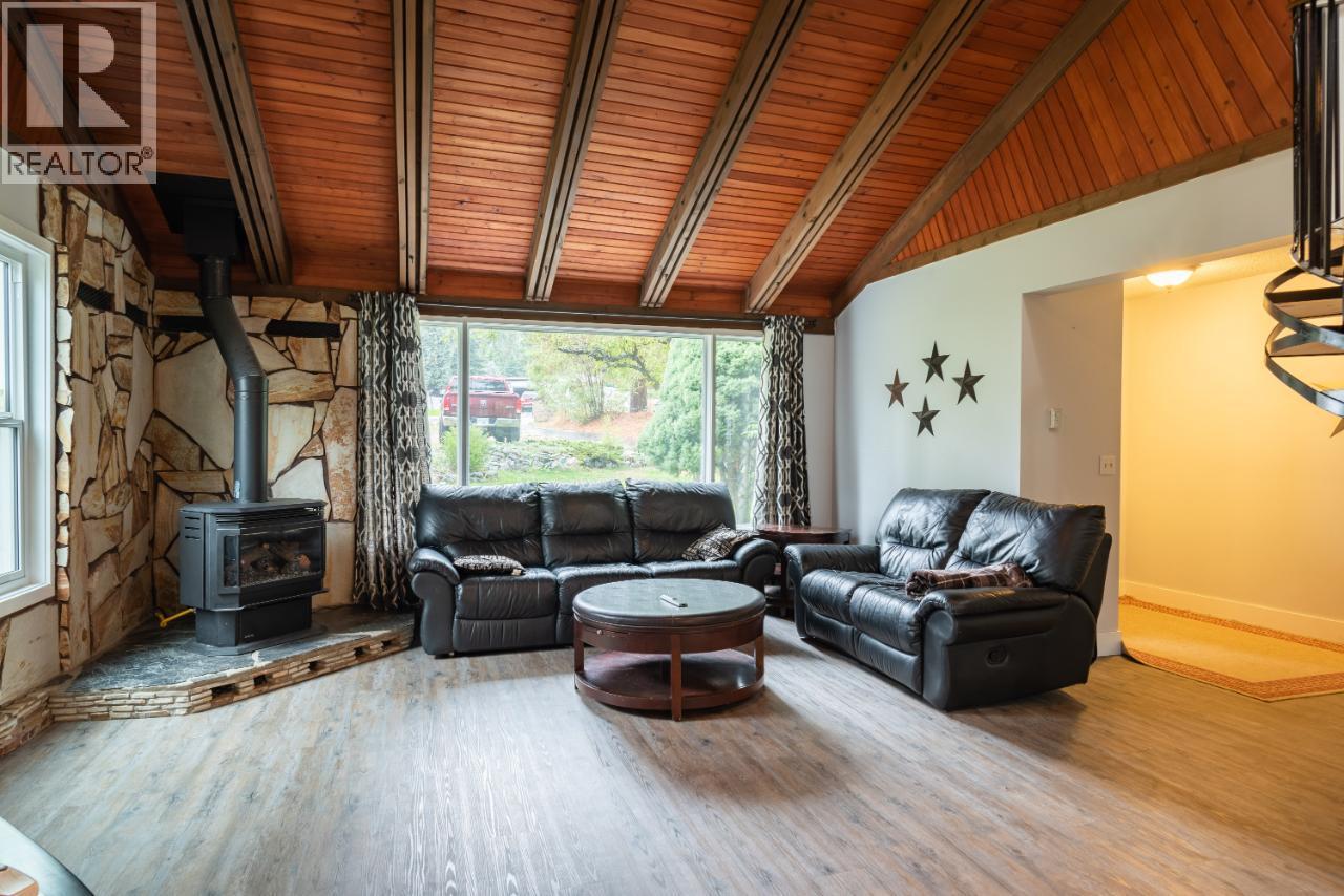 814 16th Avenue, Genelle, British Columbia  V0G 1G0 - Photo 22 - 10362122