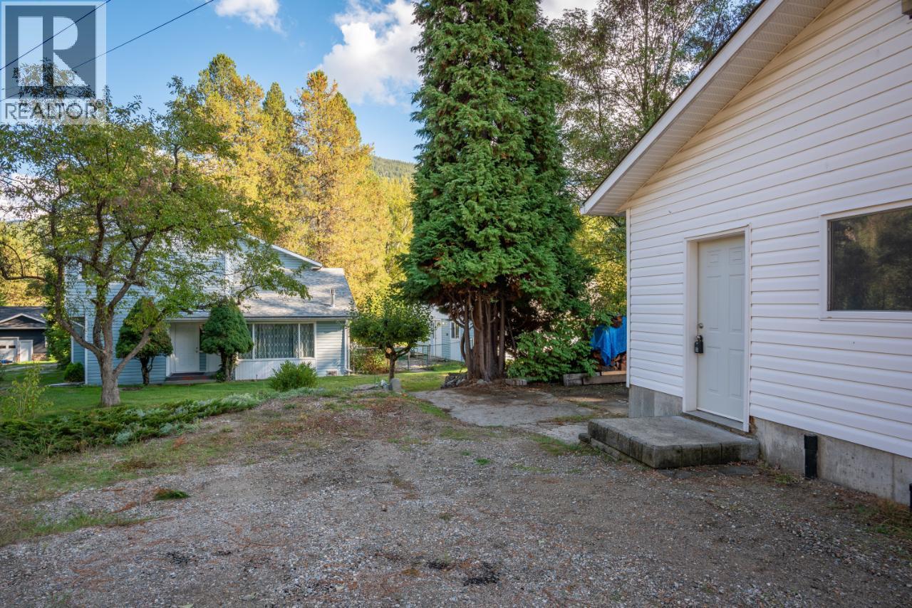814 16th Avenue, Genelle, British Columbia  V0G 1G0 - Photo 68 - 10362122