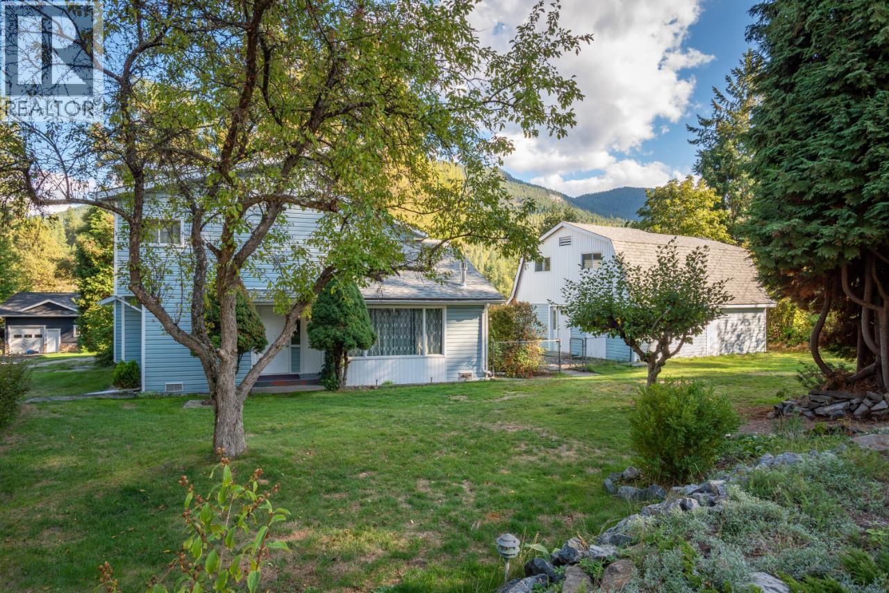 814 16th Avenue, Genelle, British Columbia  V0G 1G0 - Photo 69 - 10362122