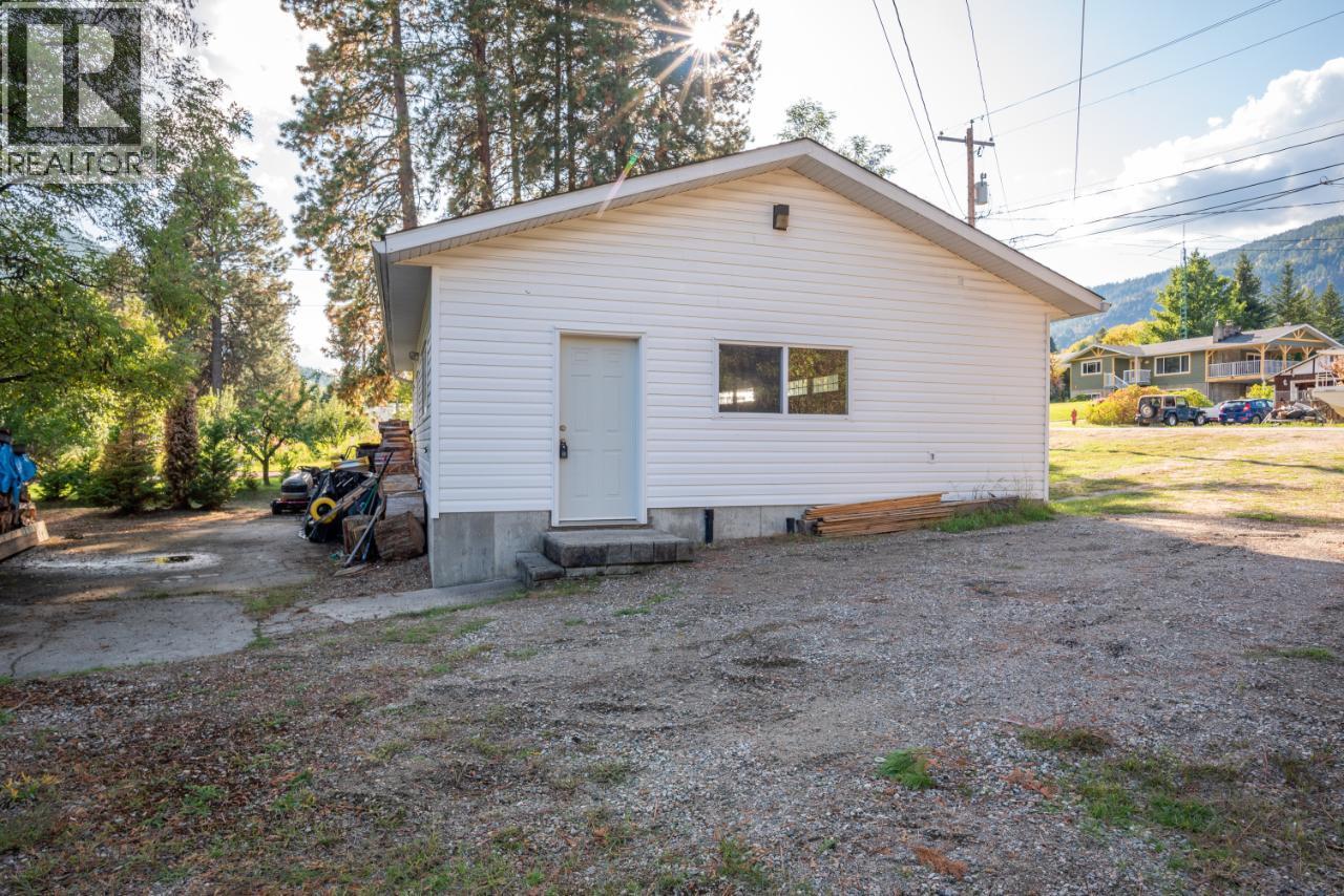 814 16th Avenue, Genelle, British Columbia  V0G 1G0 - Photo 70 - 10362122