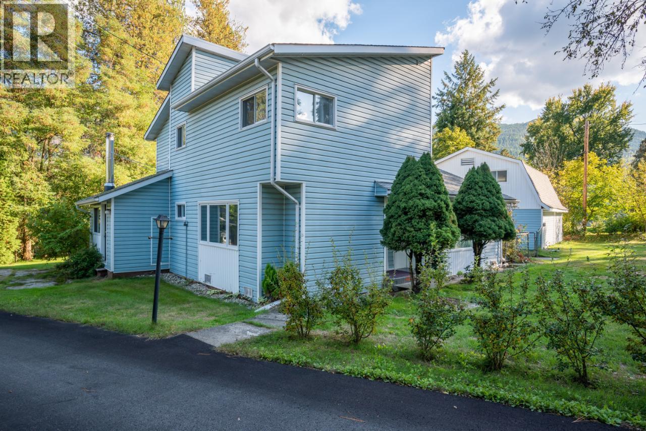814 16th Avenue, Genelle, British Columbia  V0G 1G0 - Photo 76 - 10362122