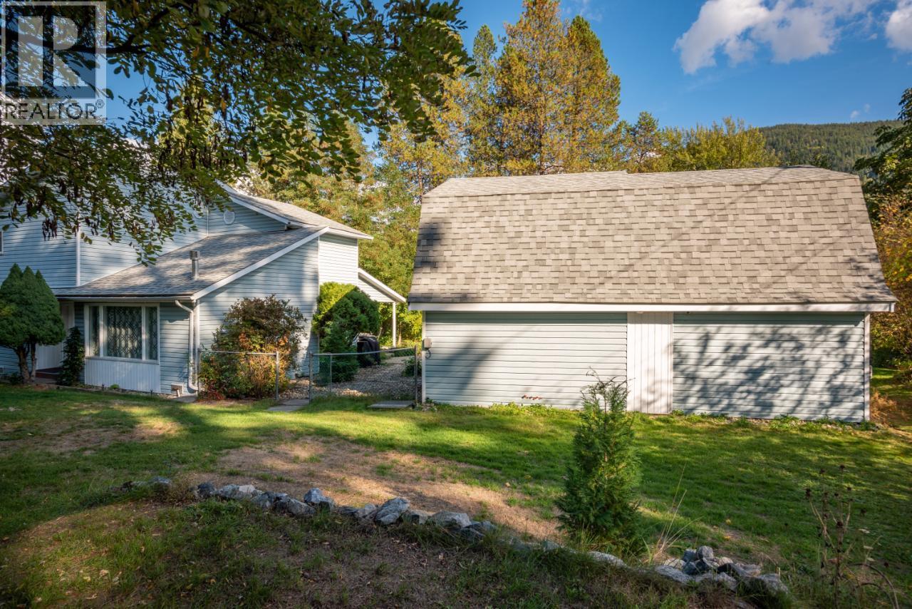 814 16th Avenue, Genelle, British Columbia  V0G 1G0 - Photo 77 - 10362122