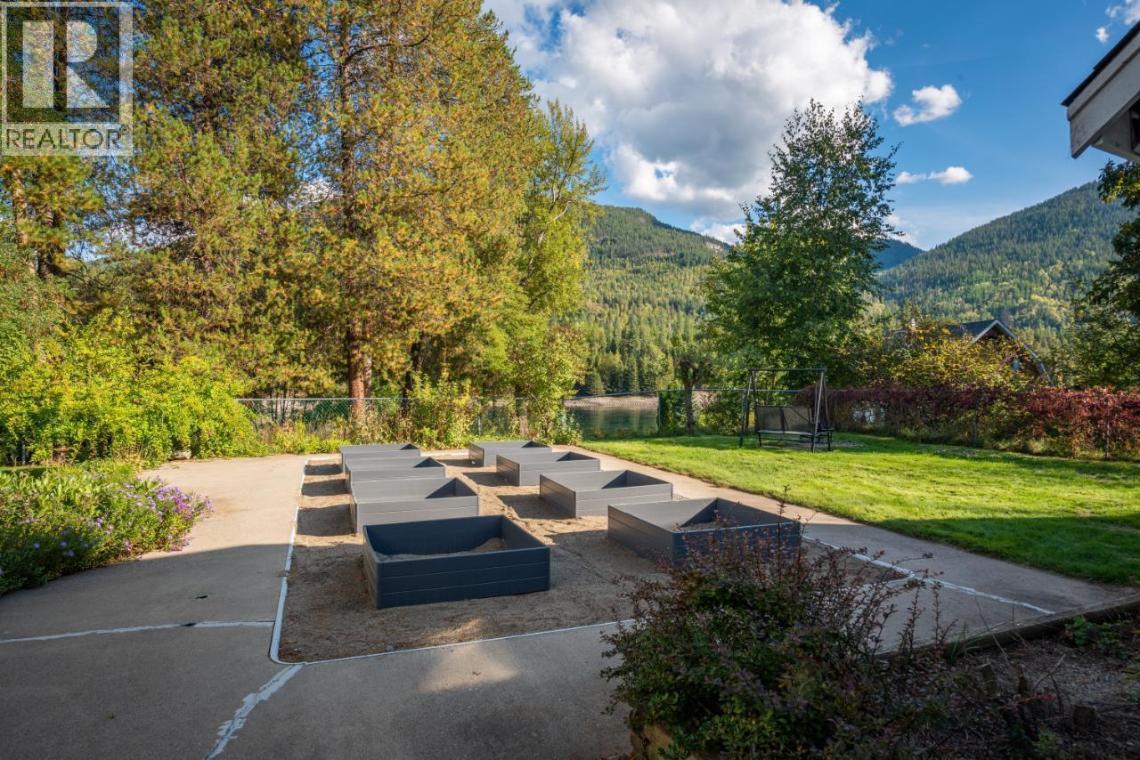 814 16th Avenue, Genelle, British Columbia  V0G 1G0 - Photo 80 - 10362122
