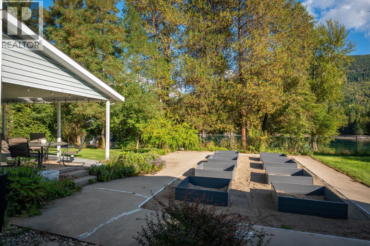 814 16th Avenue, Genelle, British Columbia  V0G 1G0 - Photo 81 - 10362122