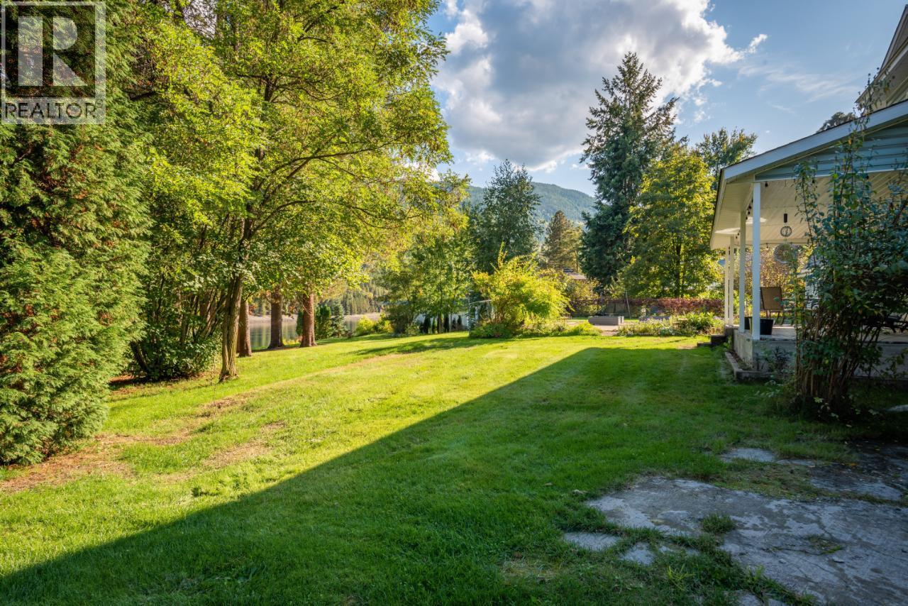 814 16th Avenue, Genelle, British Columbia  V0G 1G0 - Photo 83 - 10362122
