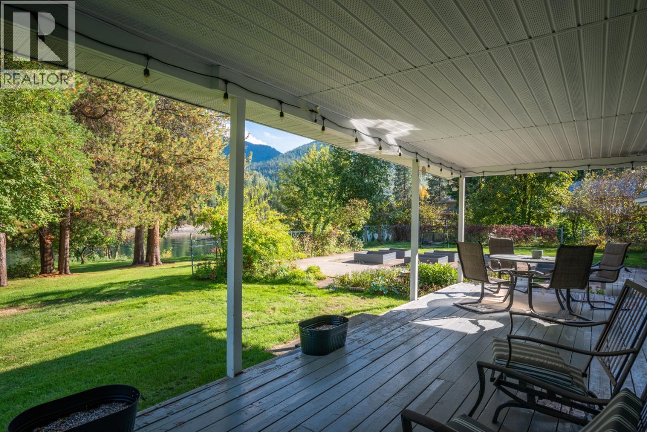 814 16th Avenue, Genelle, British Columbia  V0G 1G0 - Photo 85 - 10362122