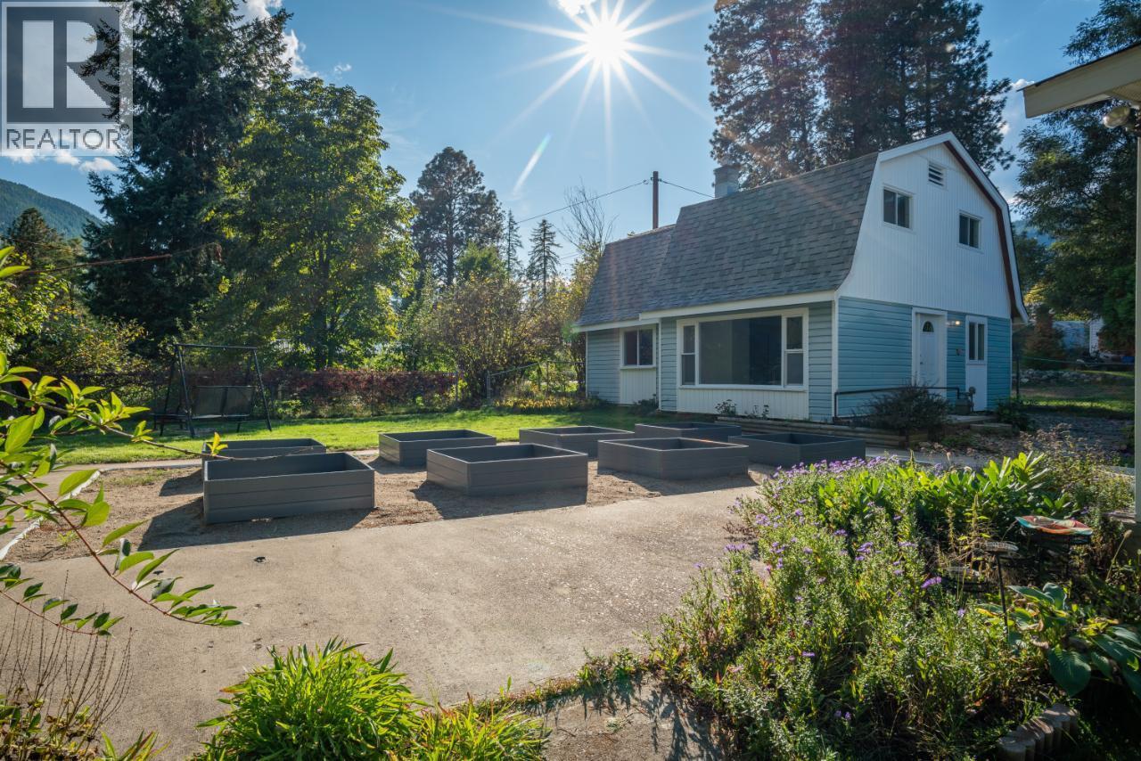 814 16th Avenue, Genelle, British Columbia  V0G 1G0 - Photo 87 - 10362122