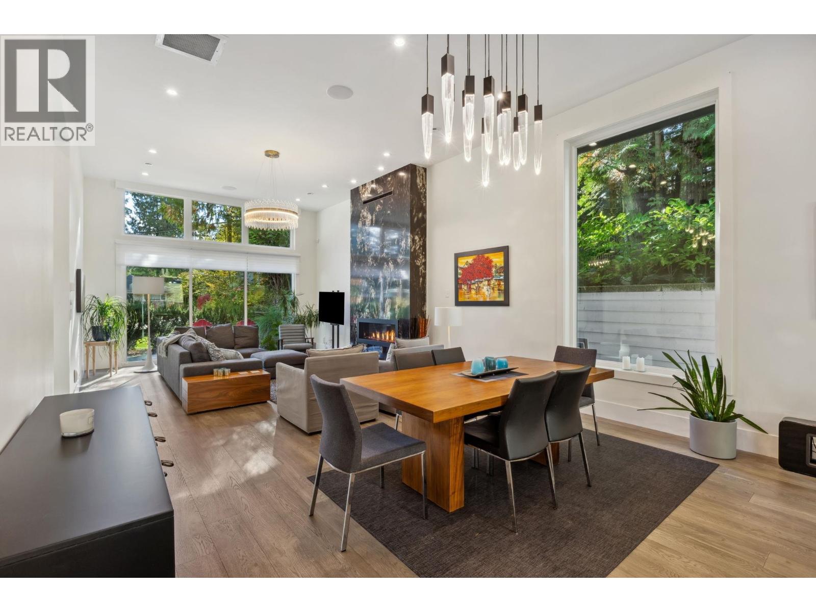 Property at 686 E OSBORNE ROAD image 4