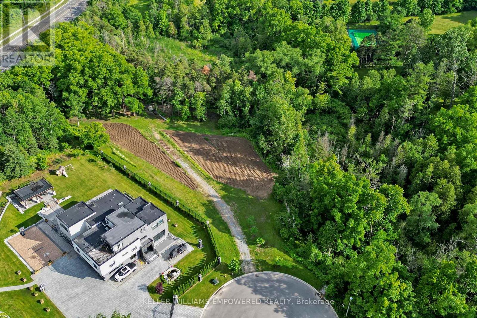 2 Honey Locust Court, Vaughan, Ontario  L6A 1G2 - Photo 2 - N12389876