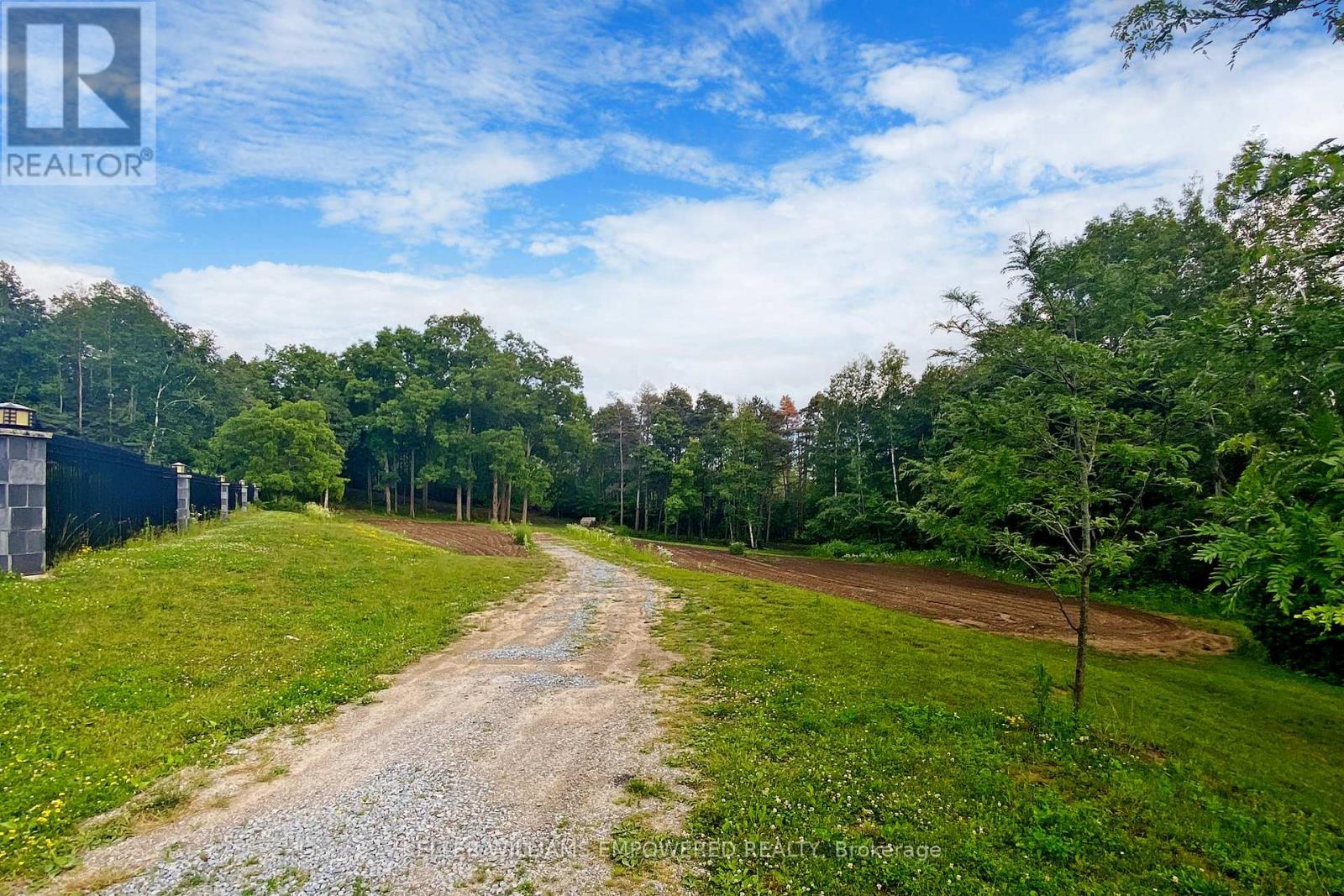 2 Honey Locust Court, Vaughan, Ontario  L6A 1G2 - Photo 6 - N12389876