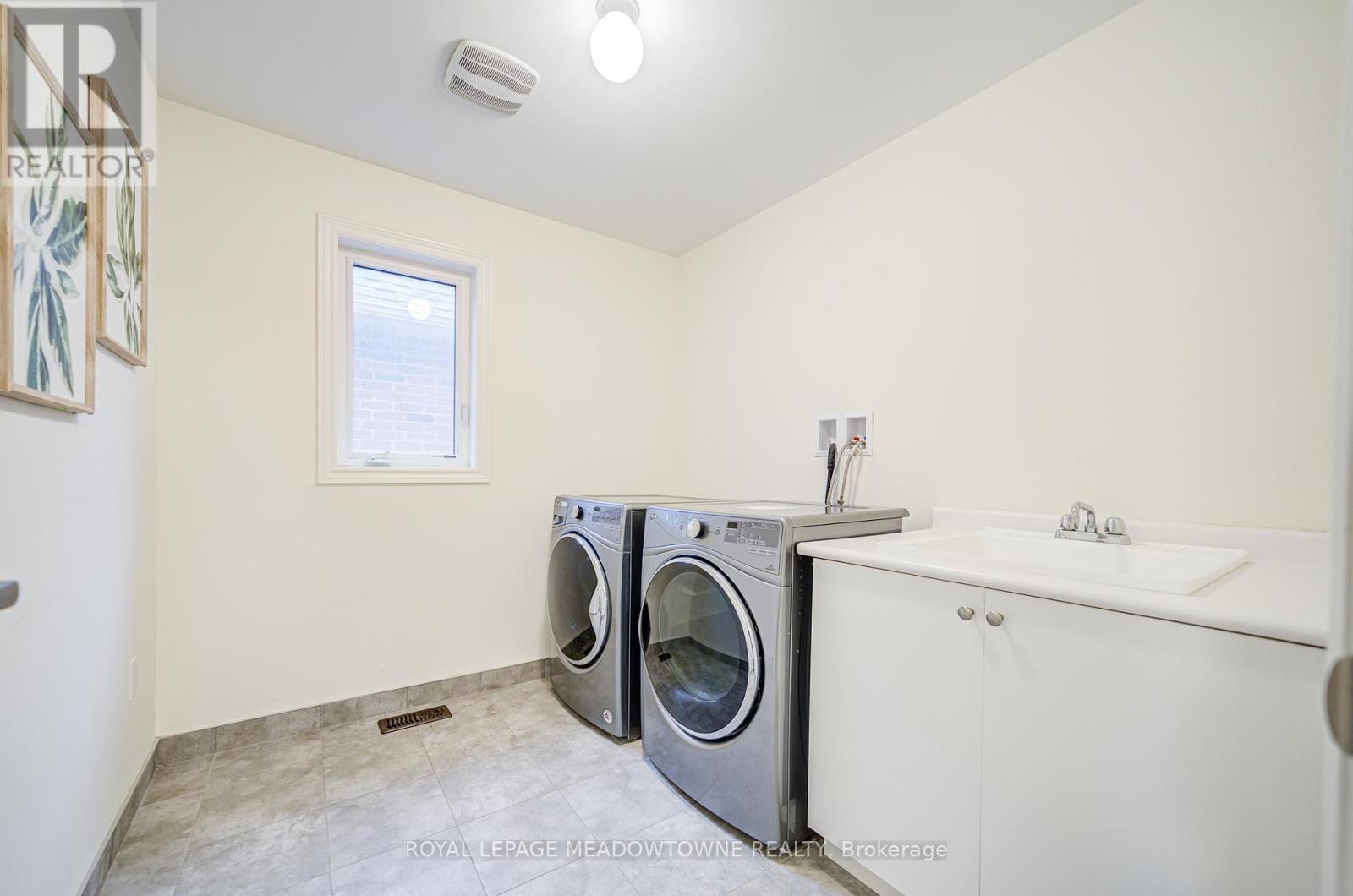 95 Beckett Avenue, East Gwillimbury (Holland Landing), Ontario  L9N 0S6 - Photo 32 - N12389910