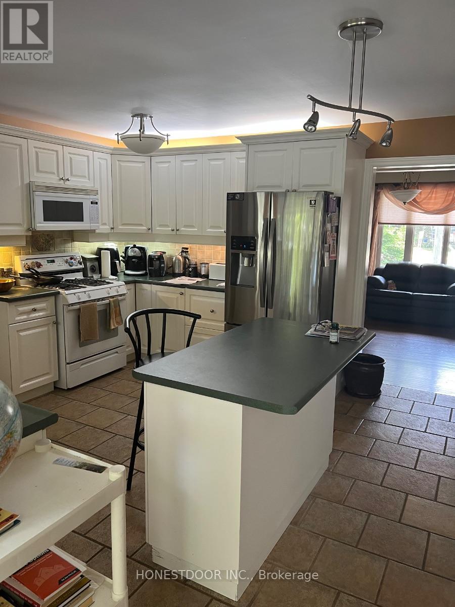 Property at 103 ROBINSON STREET image 3