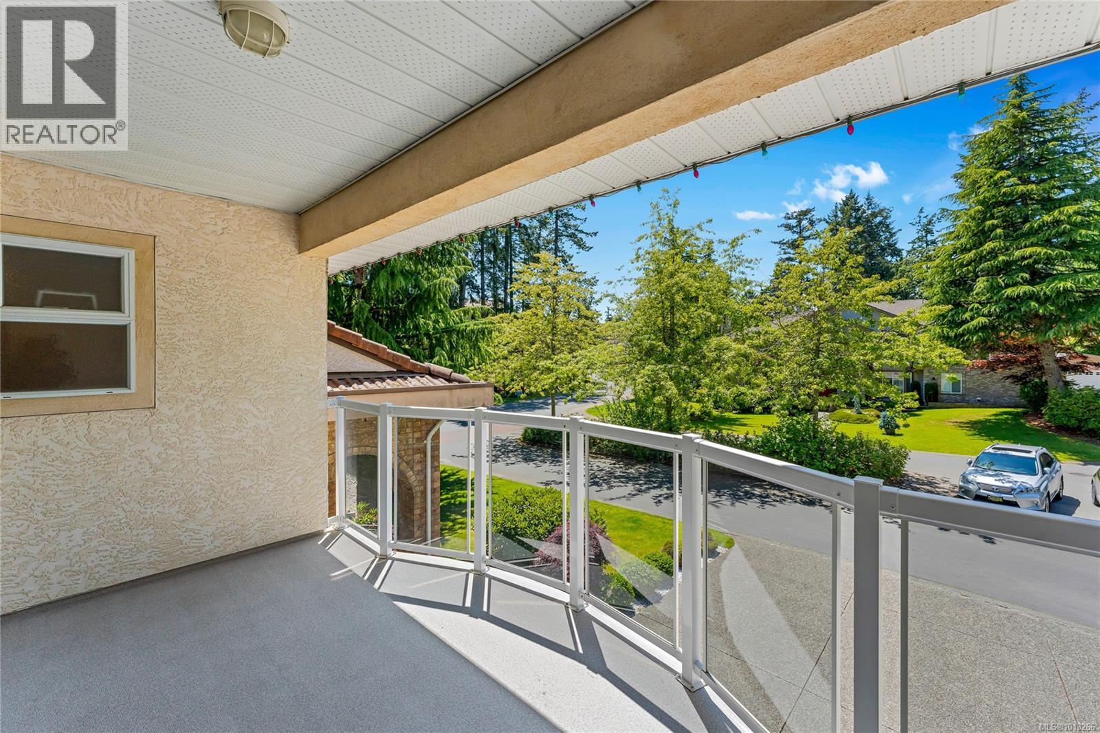 Property at 948 Boulderwood Rise image 4