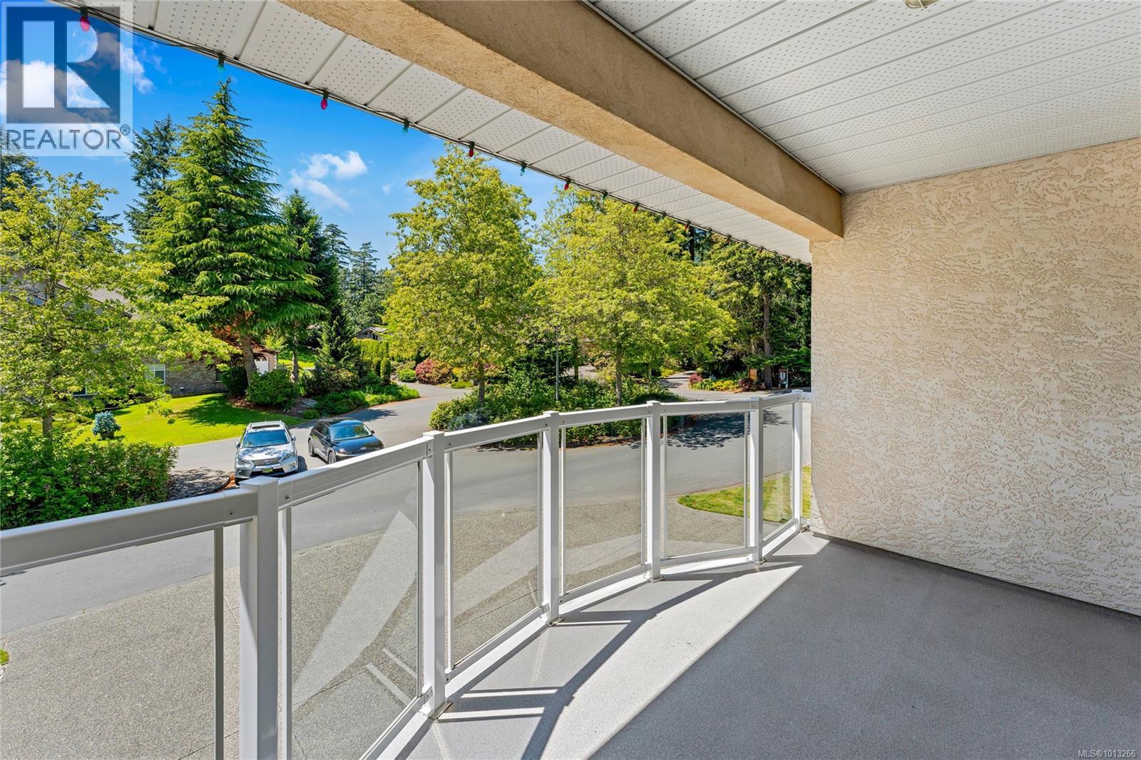 Property at 948 Boulderwood Rise image 3
