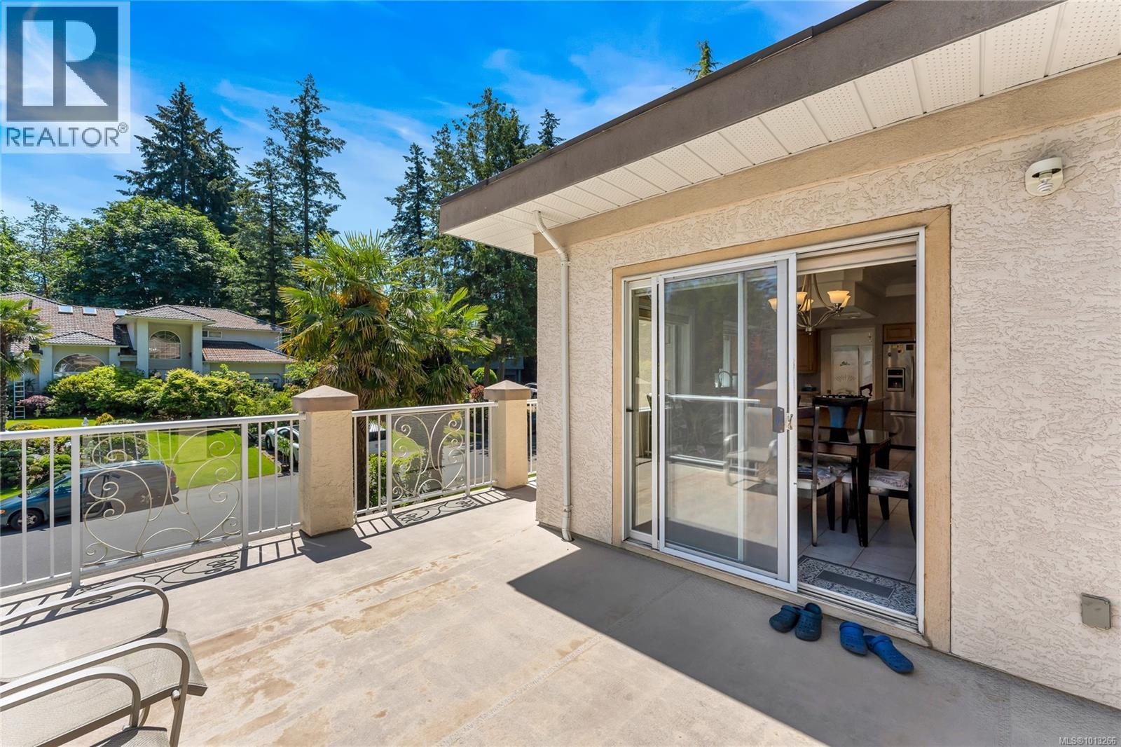 Property at 948 Boulderwood Rise image 1