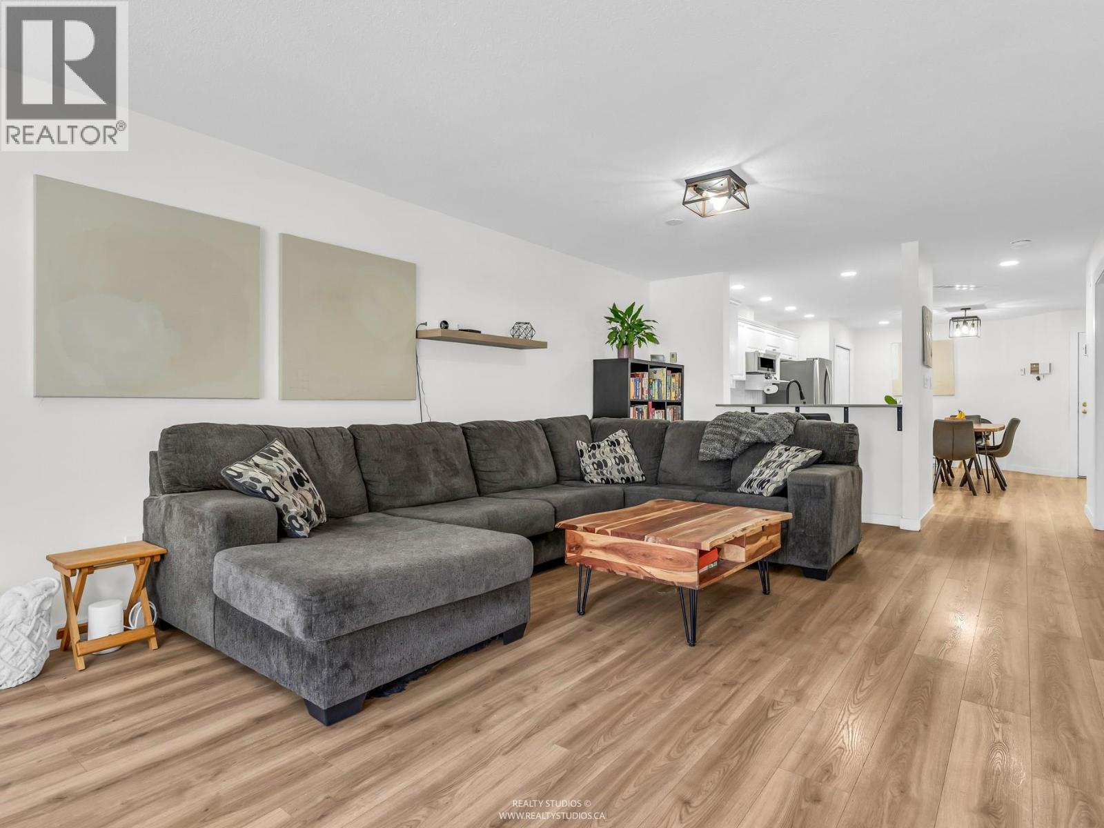 305 1500 Ostler Court, North Vancouver, British Columbia  V7G 2S2 - Photo 11 - R3044260