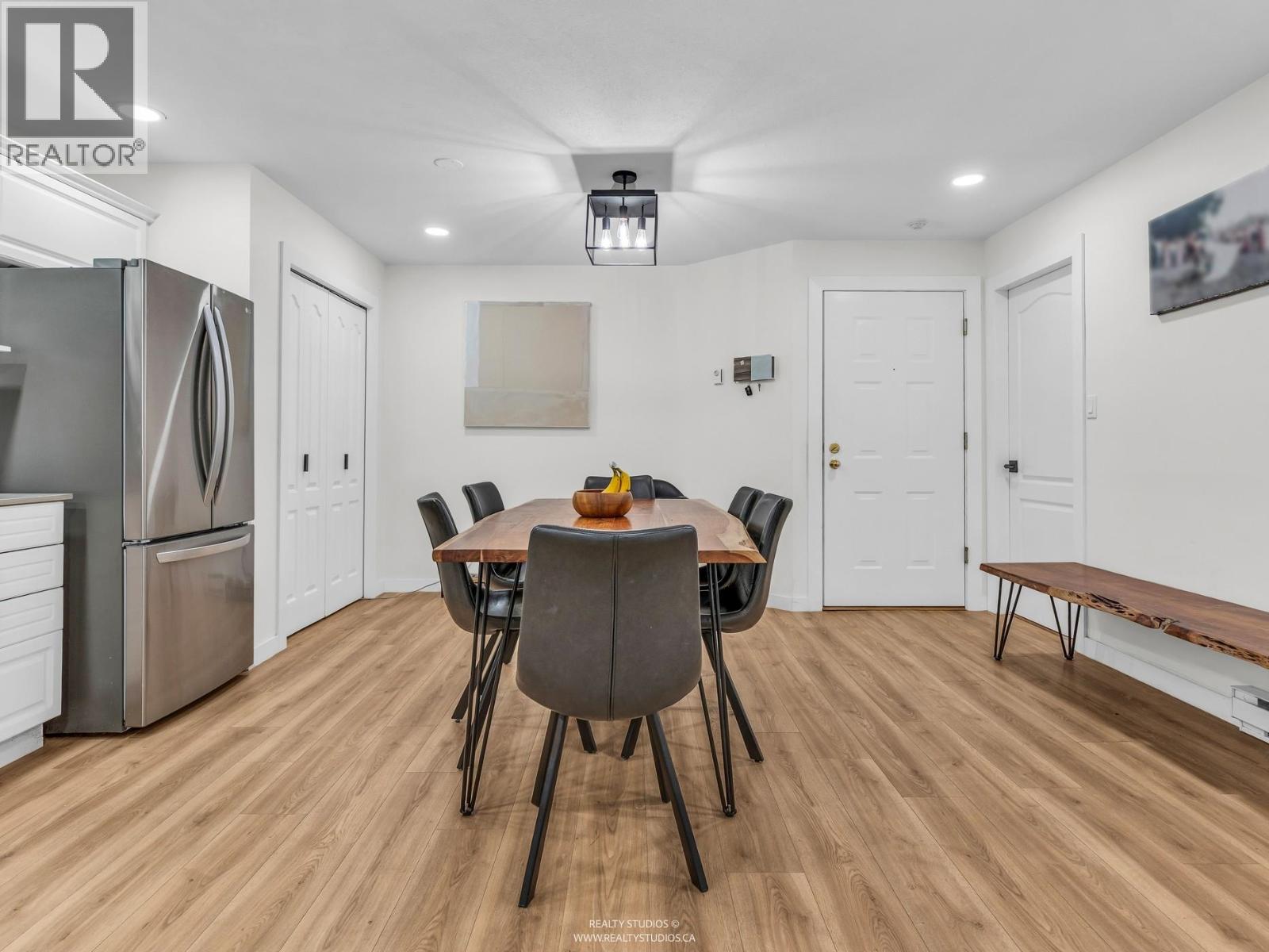 305 1500 Ostler Court, North Vancouver, British Columbia  V7G 2S2 - Photo 8 - R3044260