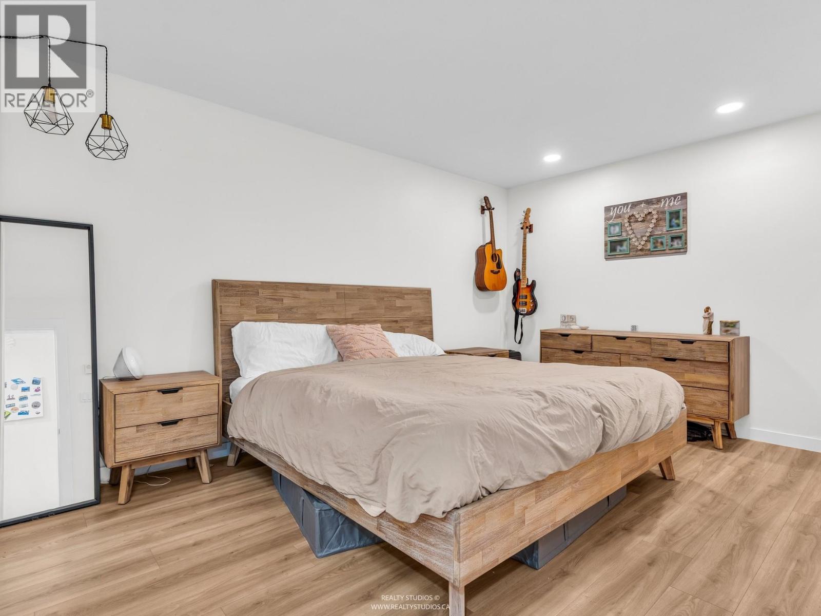 305 1500 Ostler Court, North Vancouver, British Columbia  V7G 2S2 - Photo 15 - R3044260