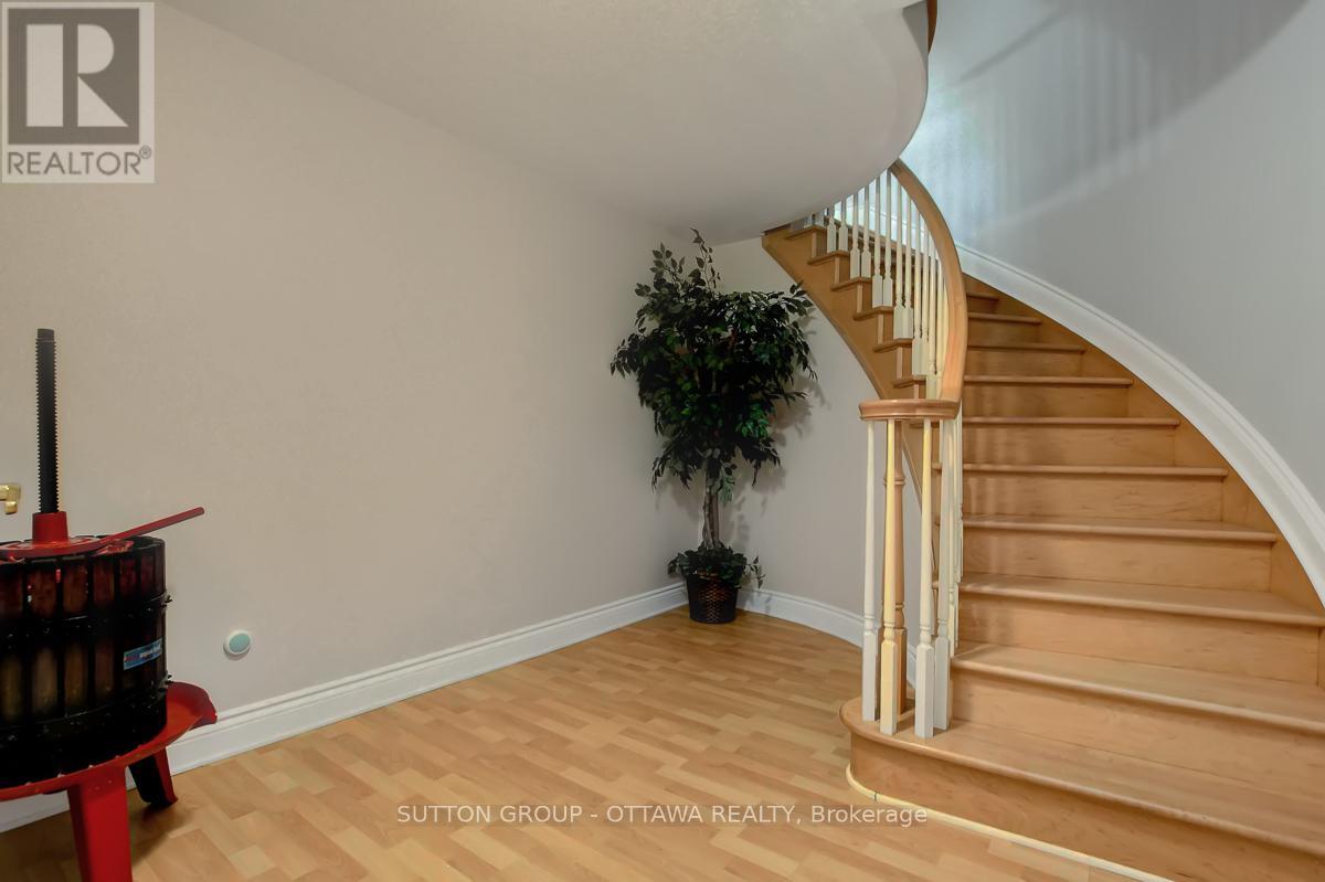 6472 Beausejour Drive S, Ottawa, Ontario  K1C 6V5 - Photo 27 - X12389938