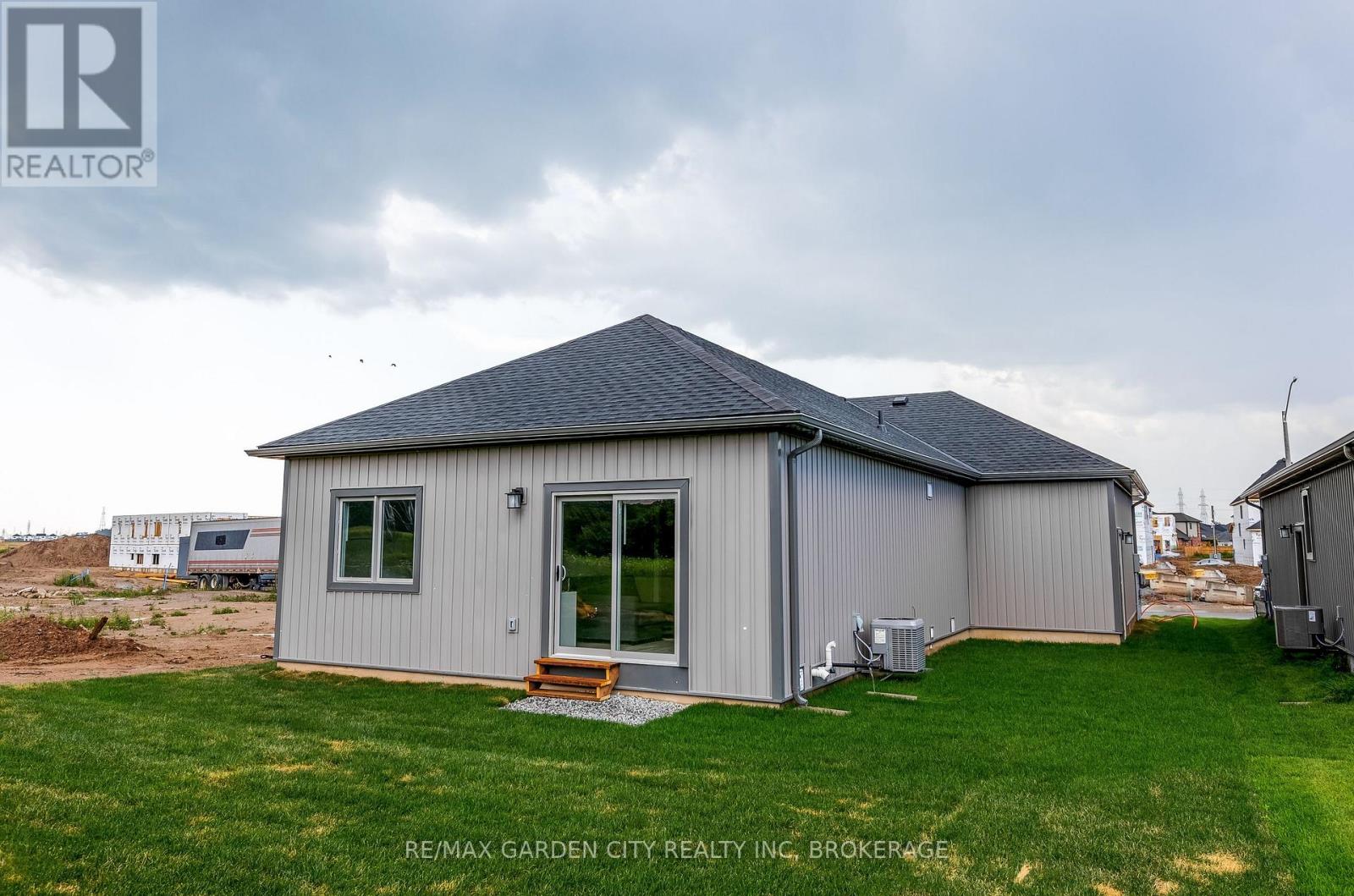 Lower - 34 Bounty Avenue, Thorold, Ontario  L2V 0H3 - Photo 11 - X12389969