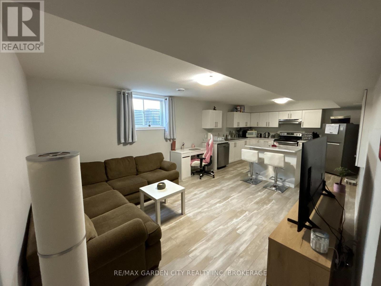 Lower - 34 Bounty Avenue, Thorold, Ontario  L2V 0H3 - Photo 2 - X12389969
