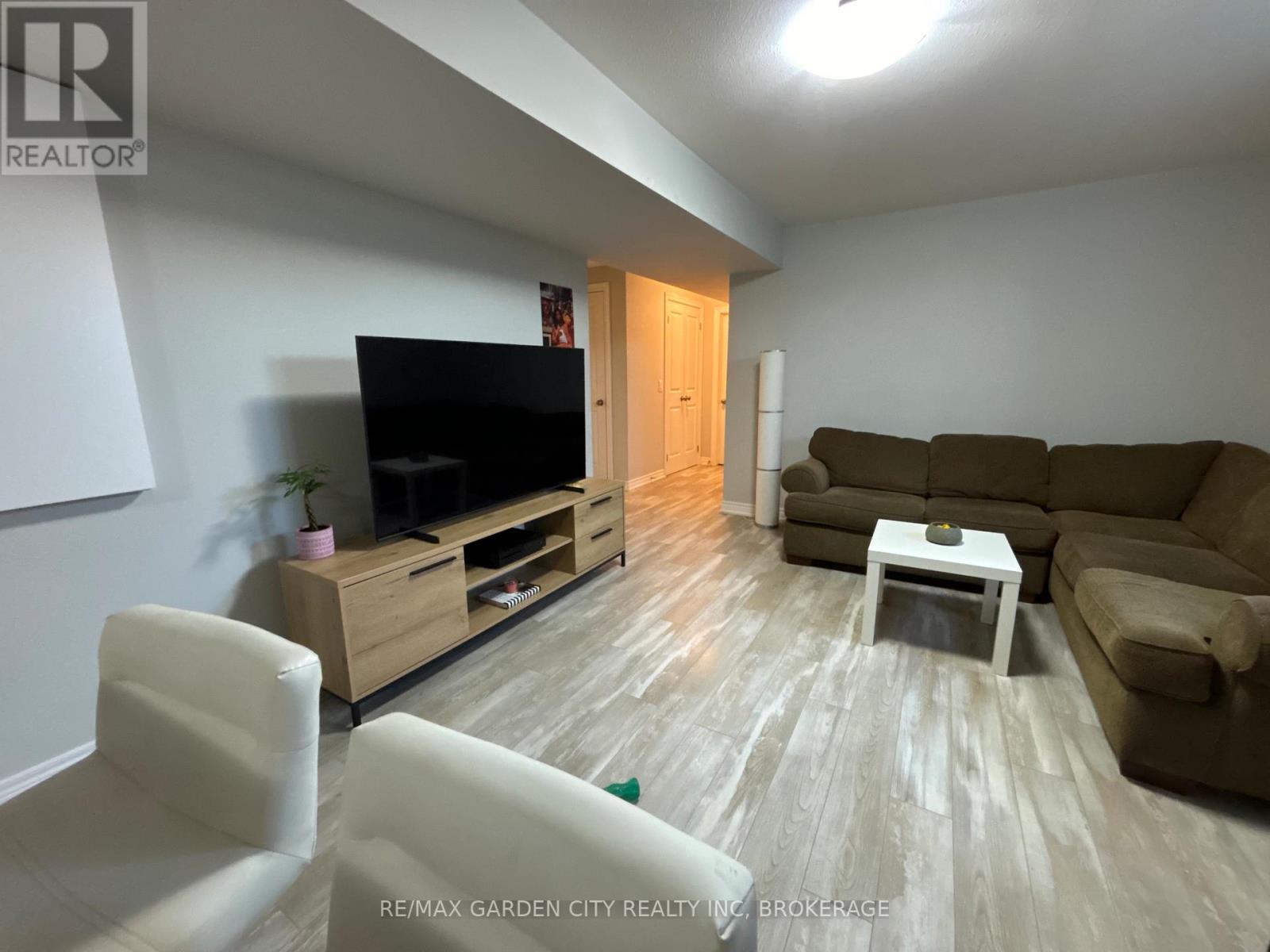 Lower - 34 Bounty Avenue, Thorold, Ontario  L2V 0H3 - Photo 5 - X12389969