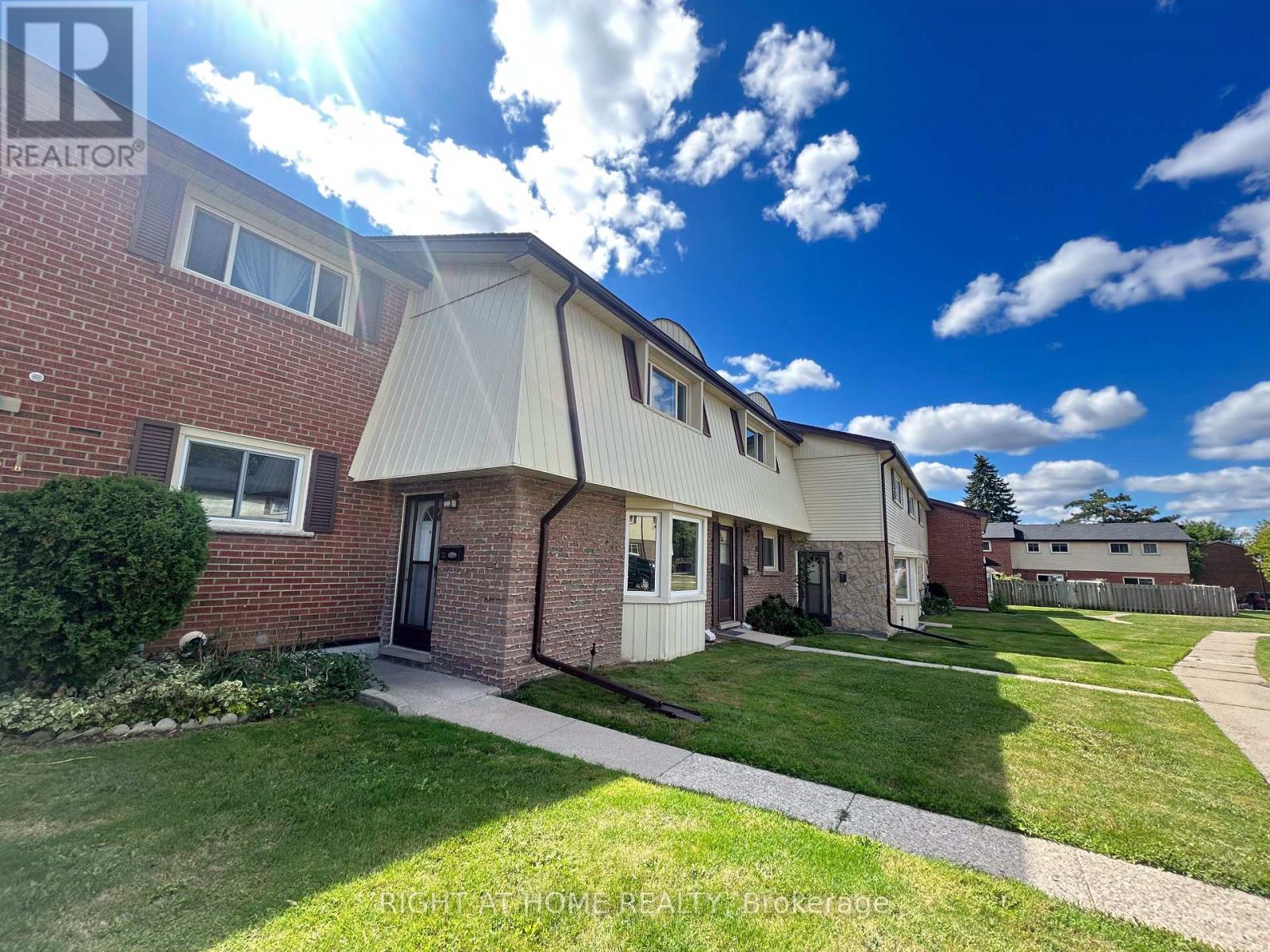 Property at 32 - 160 JANSEN AVENUE image 1